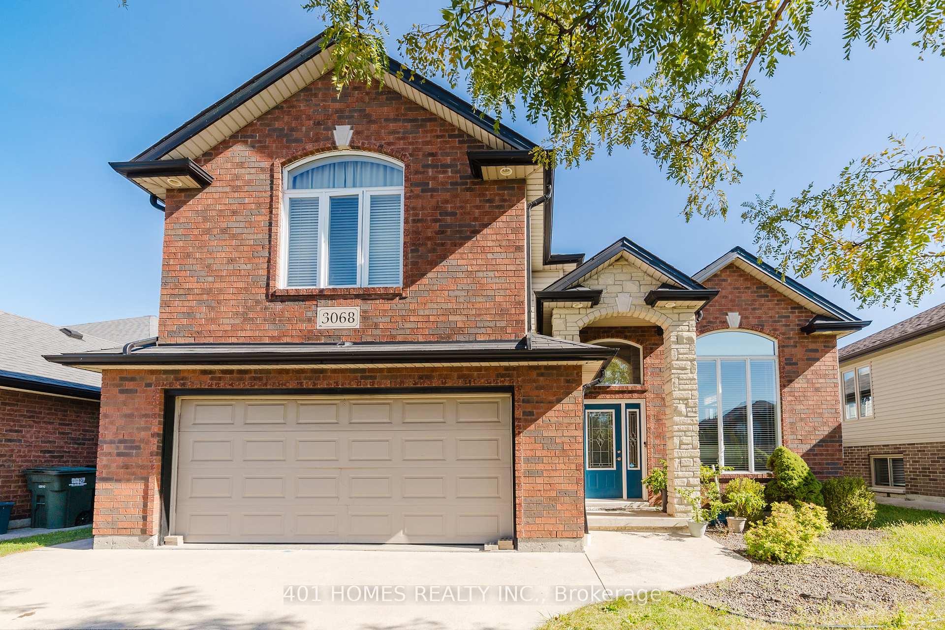 Photo 4 of 3068 Troup Crescent E, Windsor — HOMEH