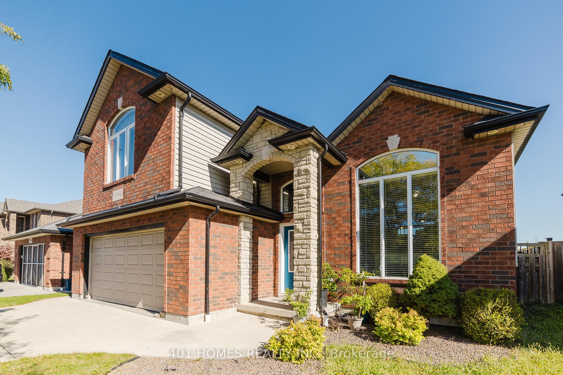 Photo 5 of 3068 Troup Crescent E, Windsor — HOMEH