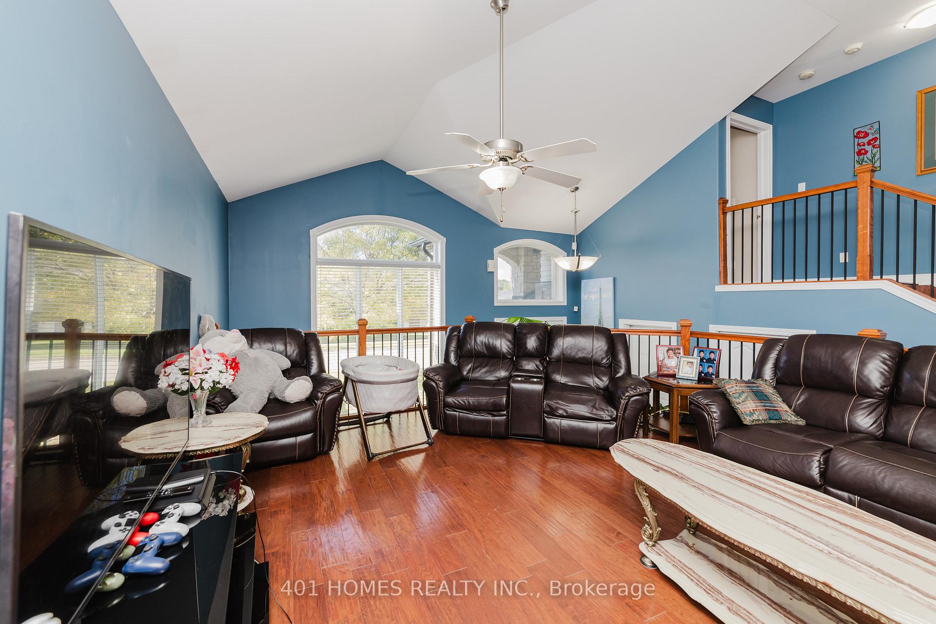 Photo 8 of 3068 Troup Crescent E, Windsor — HOMEH