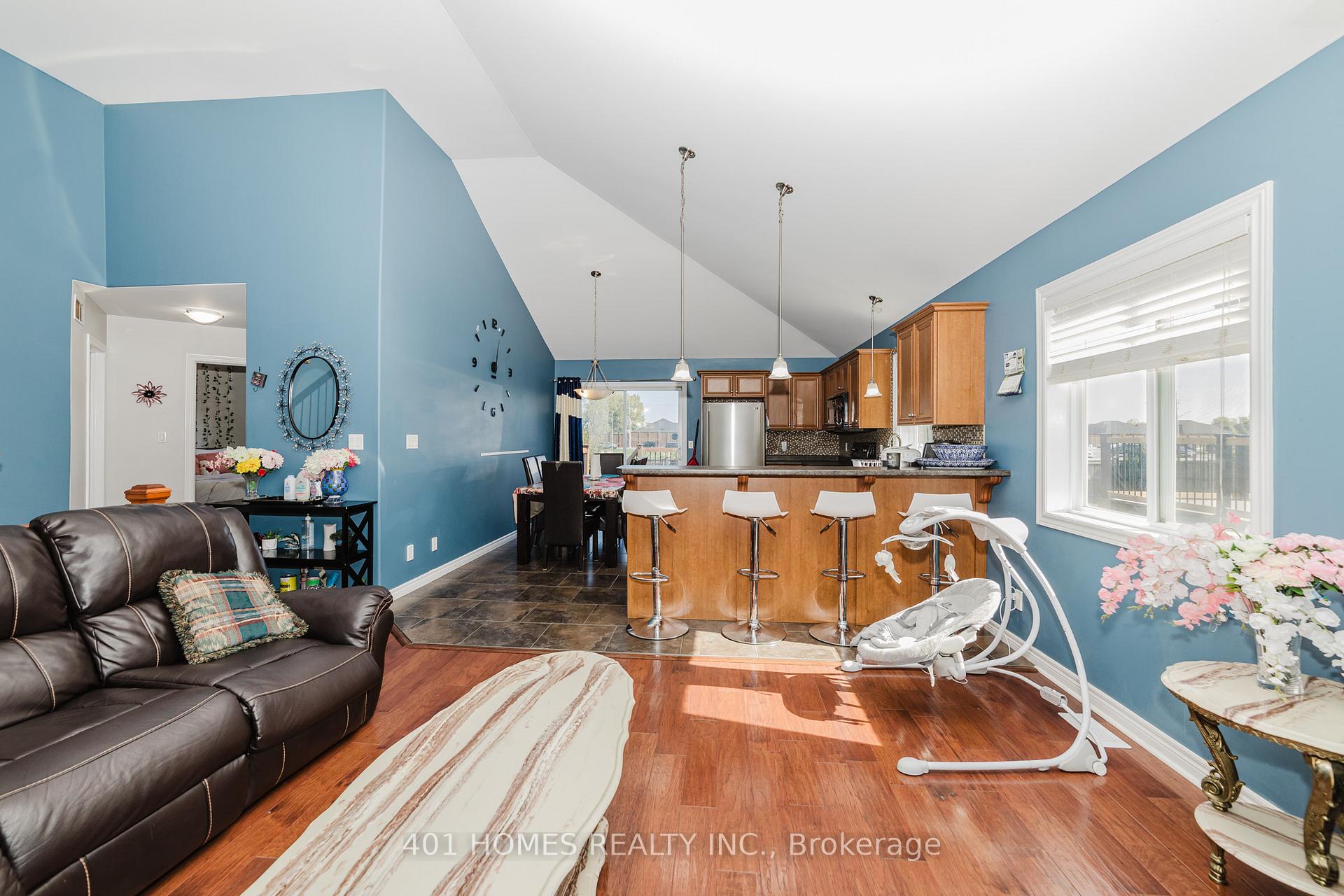 Photo 9 of 3068 Troup Crescent E, Windsor — HOMEH