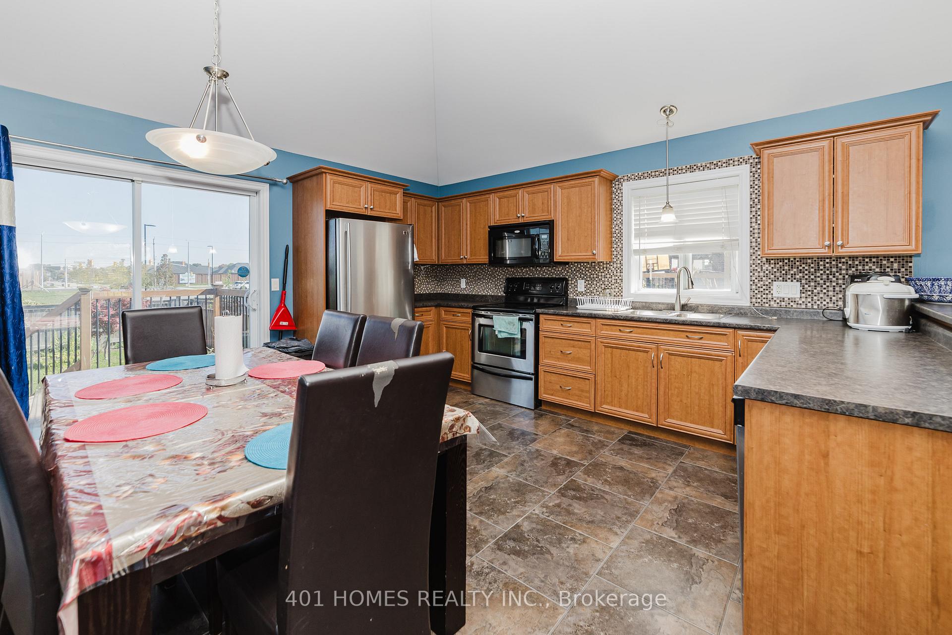 Photo 10 of 3068 Troup Crescent E, Windsor — HOMEH