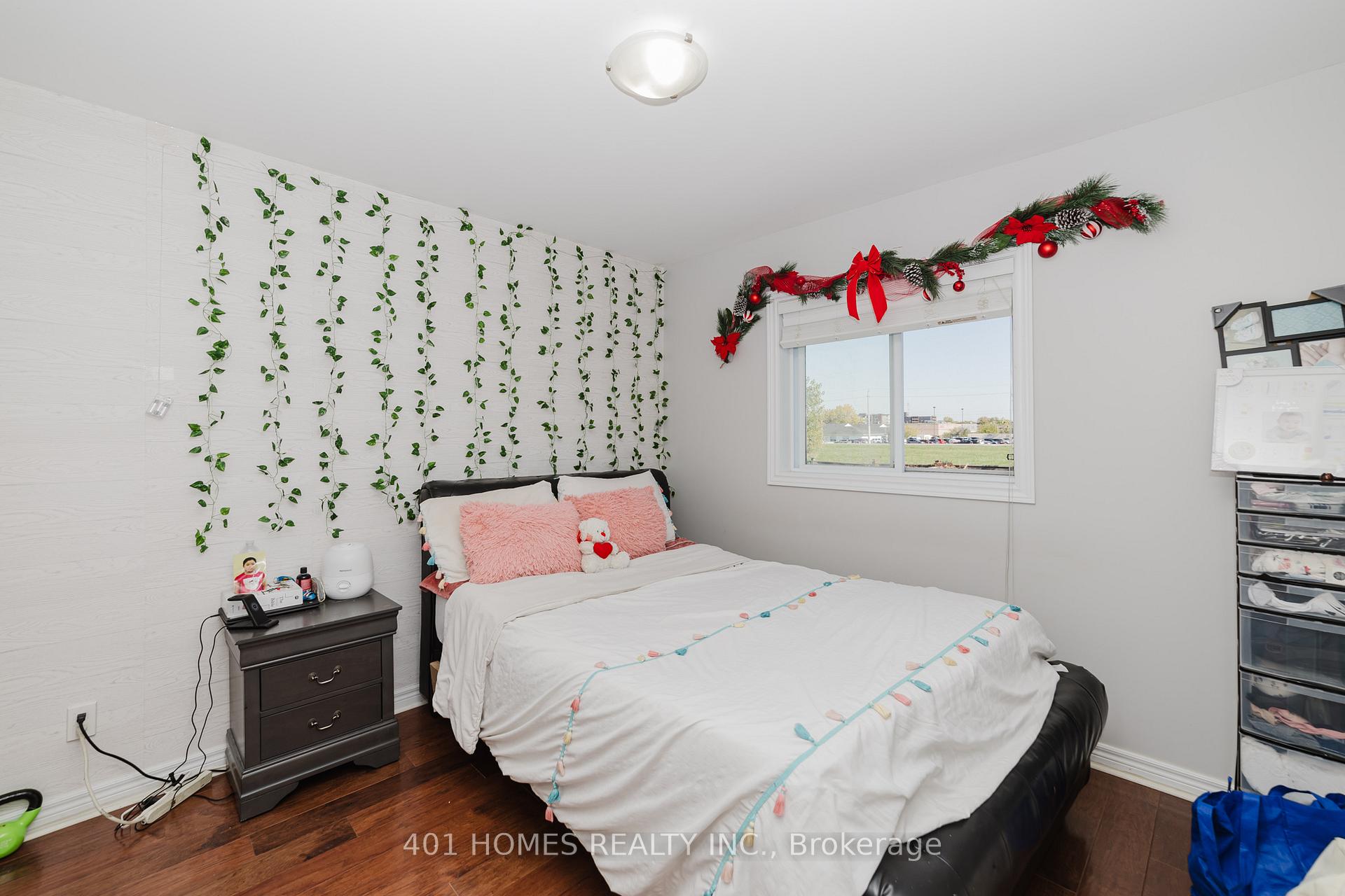 Photo 12 of 3068 Troup Crescent E, Windsor — HOMEH