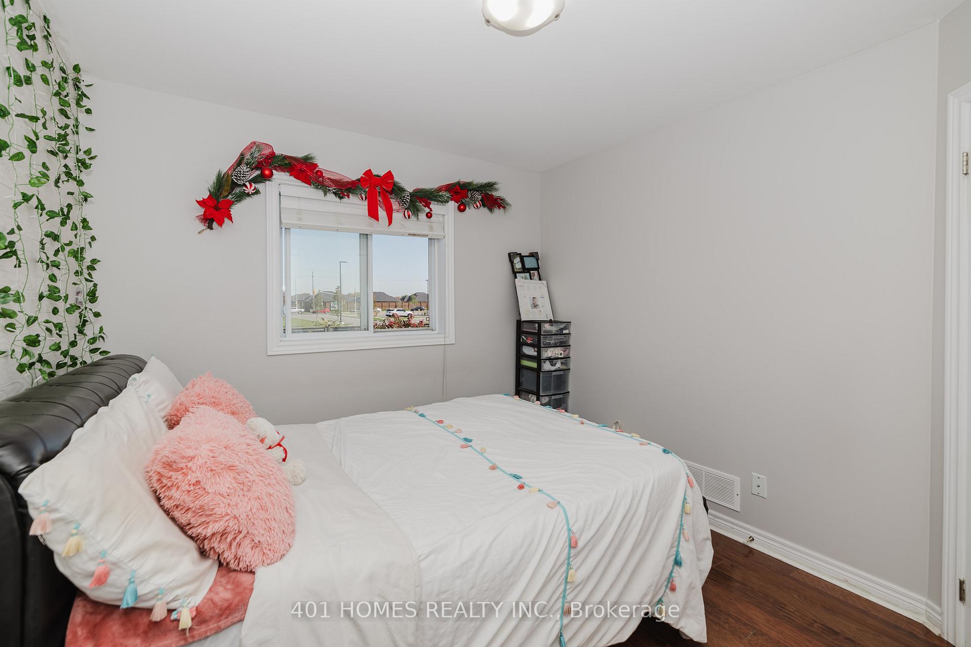 Photo 13 of 3068 Troup Crescent E, Windsor — HOMEH