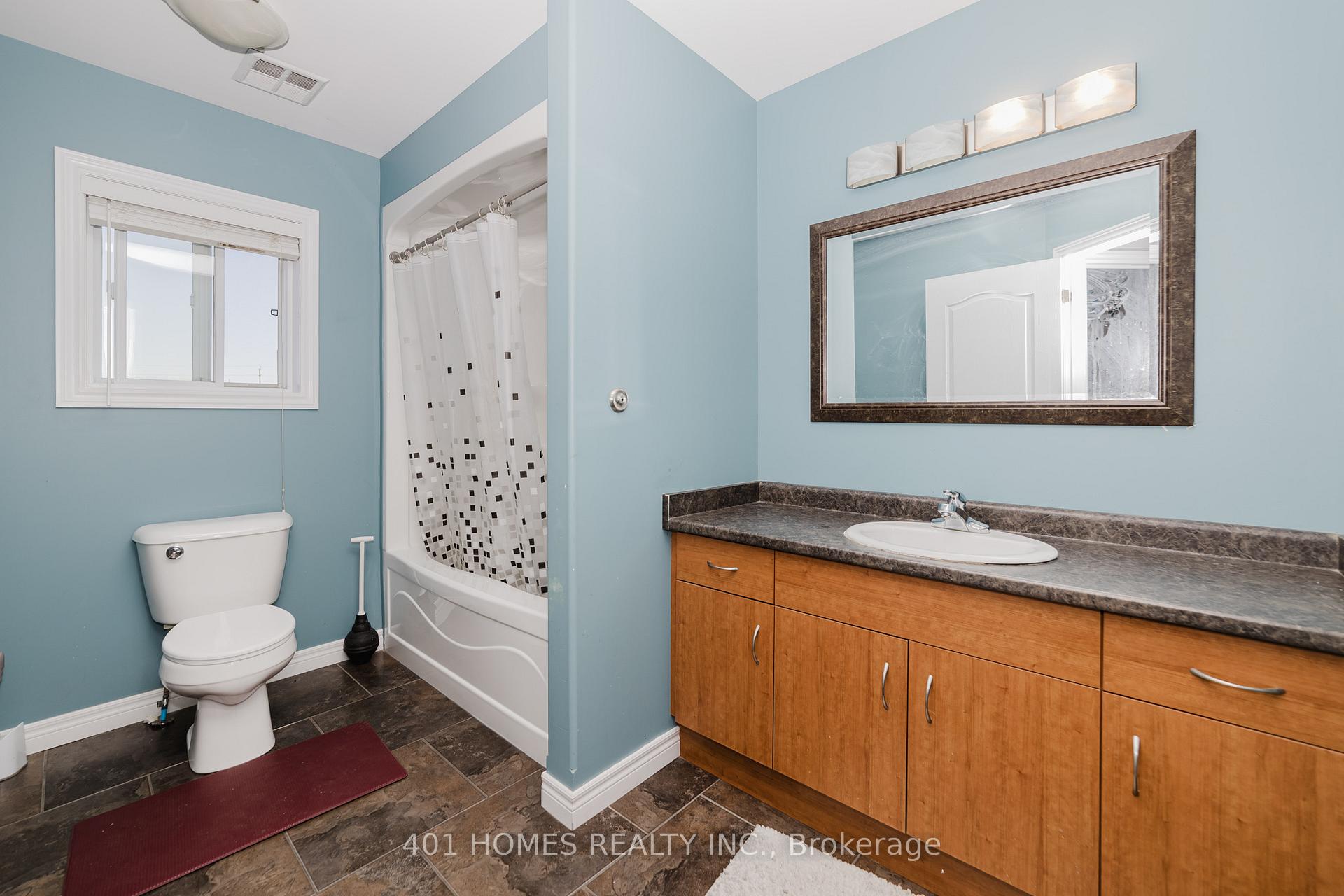 Photo 15 of 3068 Troup Crescent E, Windsor — HOMEH