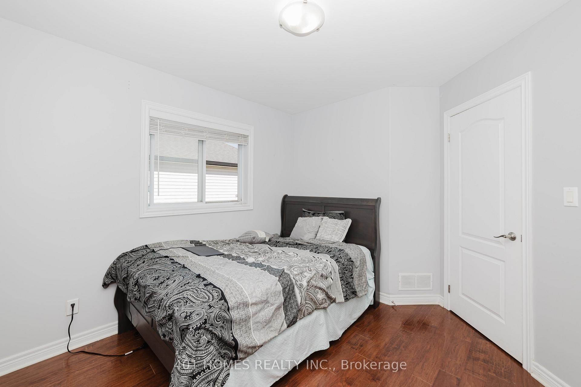 Photo 18 of 3068 Troup Crescent E, Windsor — HOMEH