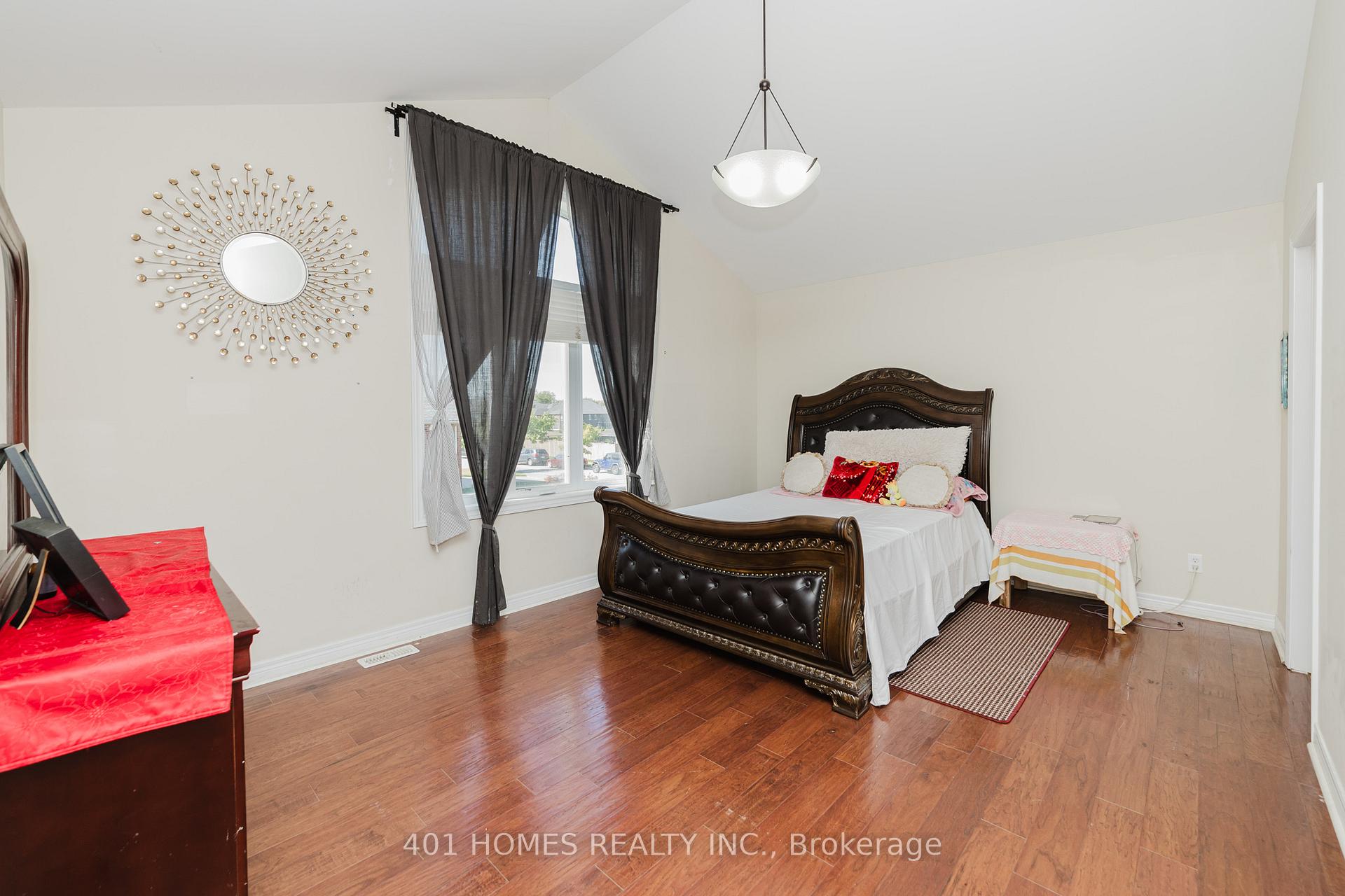 Photo 20 of 3068 Troup Crescent E, Windsor — HOMEH