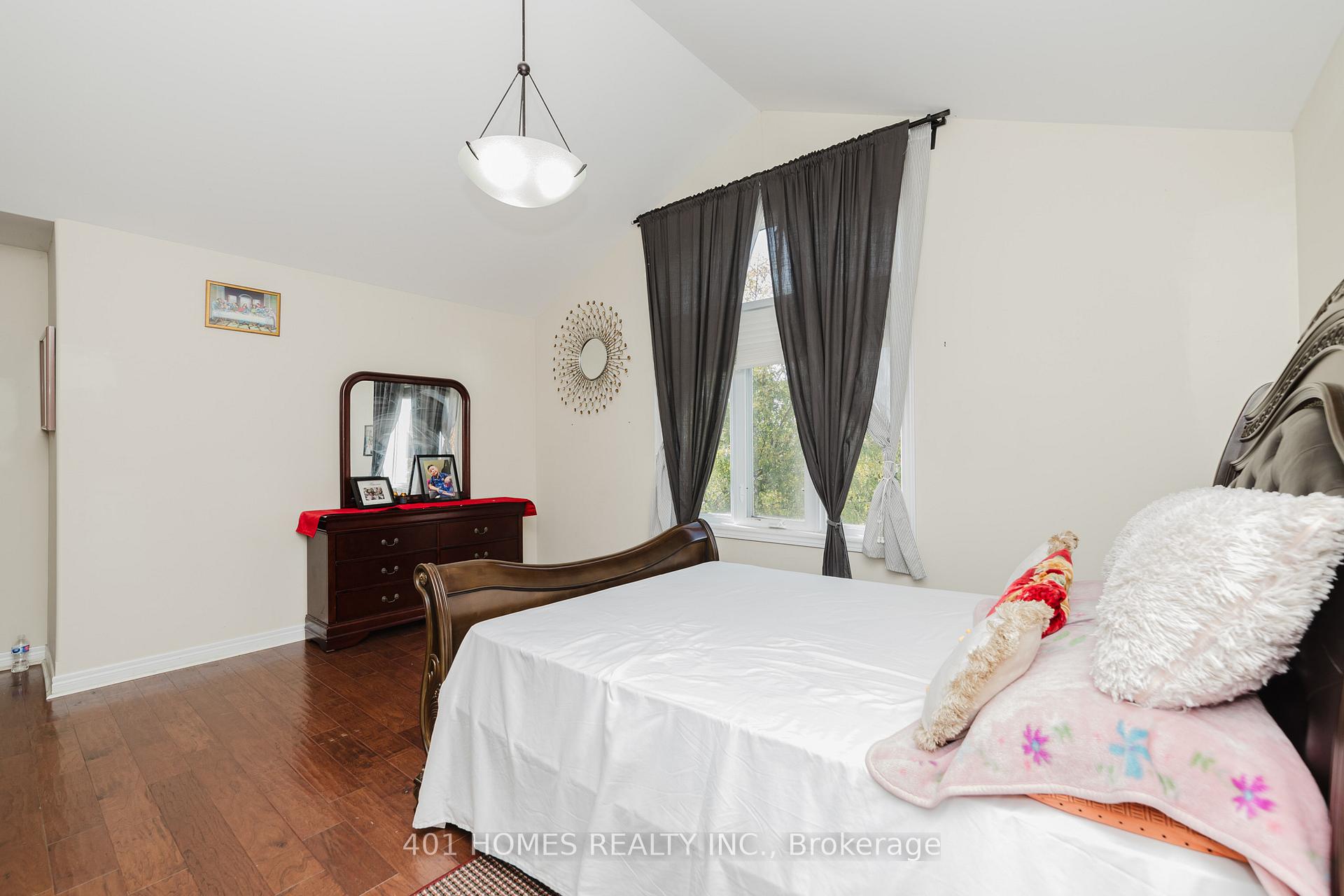 Photo 22 of 3068 Troup Crescent E, Windsor — HOMEH