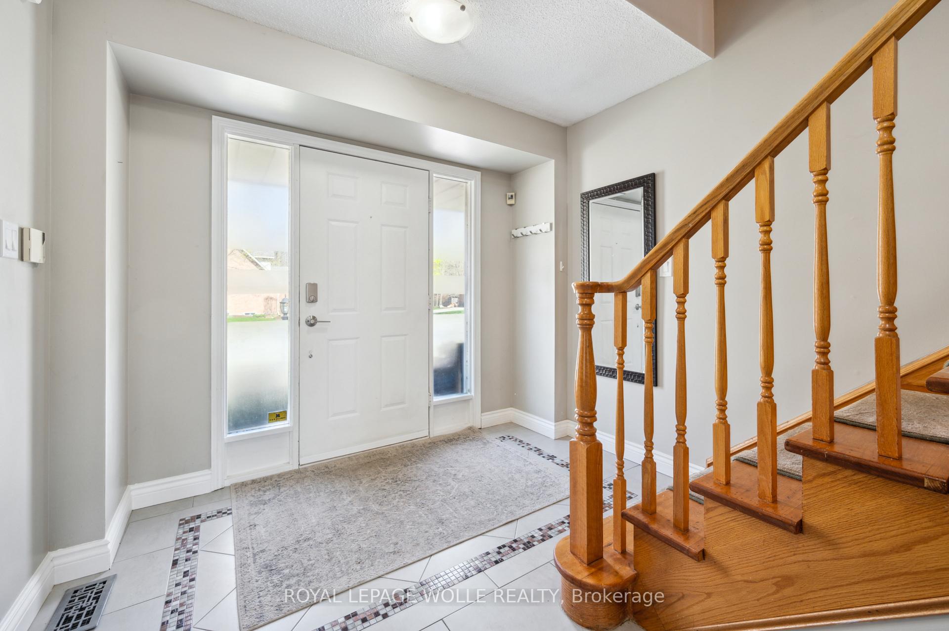 Photo 6 of 591 Deer Run Drive, Waterloo — HOMEH