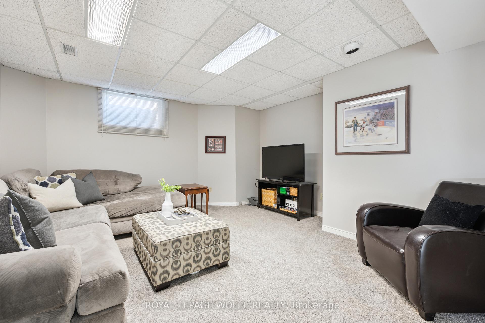 Photo 31 of 591 Deer Run Drive, Waterloo — HOMEH