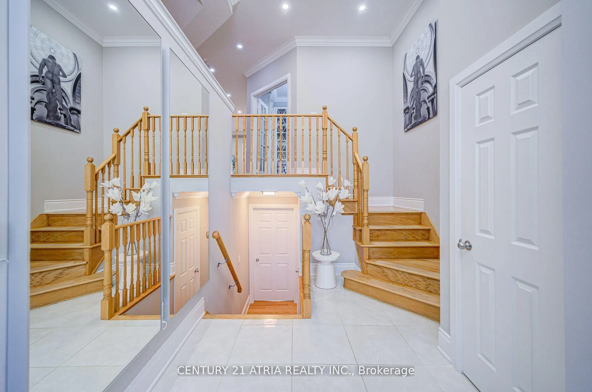Photo 4 of 21 Haven Road, Vaughan, Patterson — HOMEH