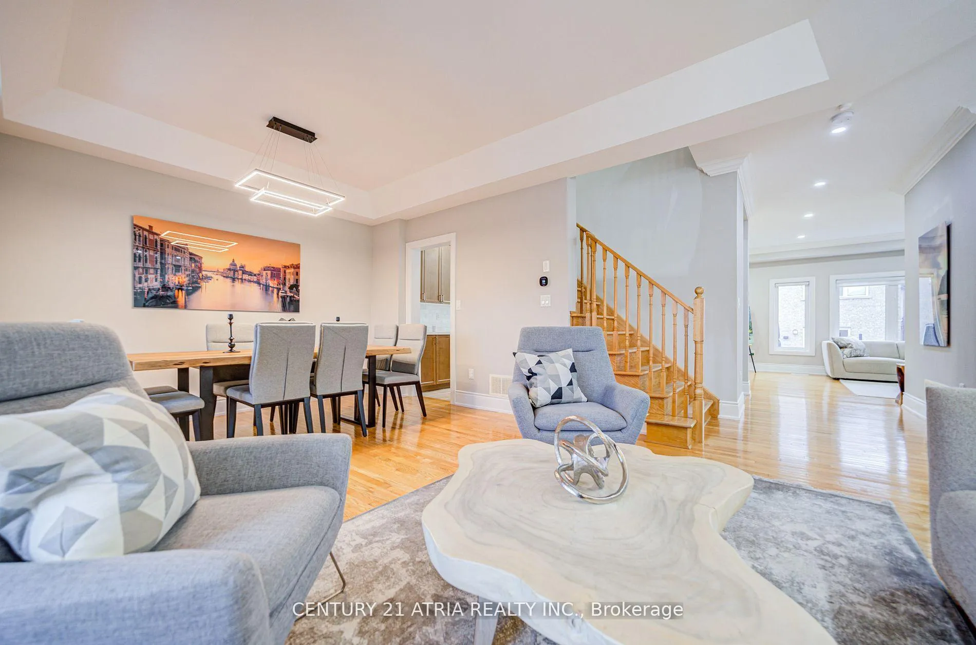 Photo 8 of 21 Haven Road, Vaughan, Patterson — HOMEH