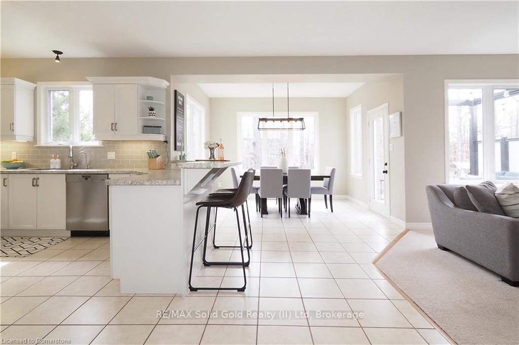 Photo 8 of 769 Chesapeake Drive, Waterloo — HOMEH