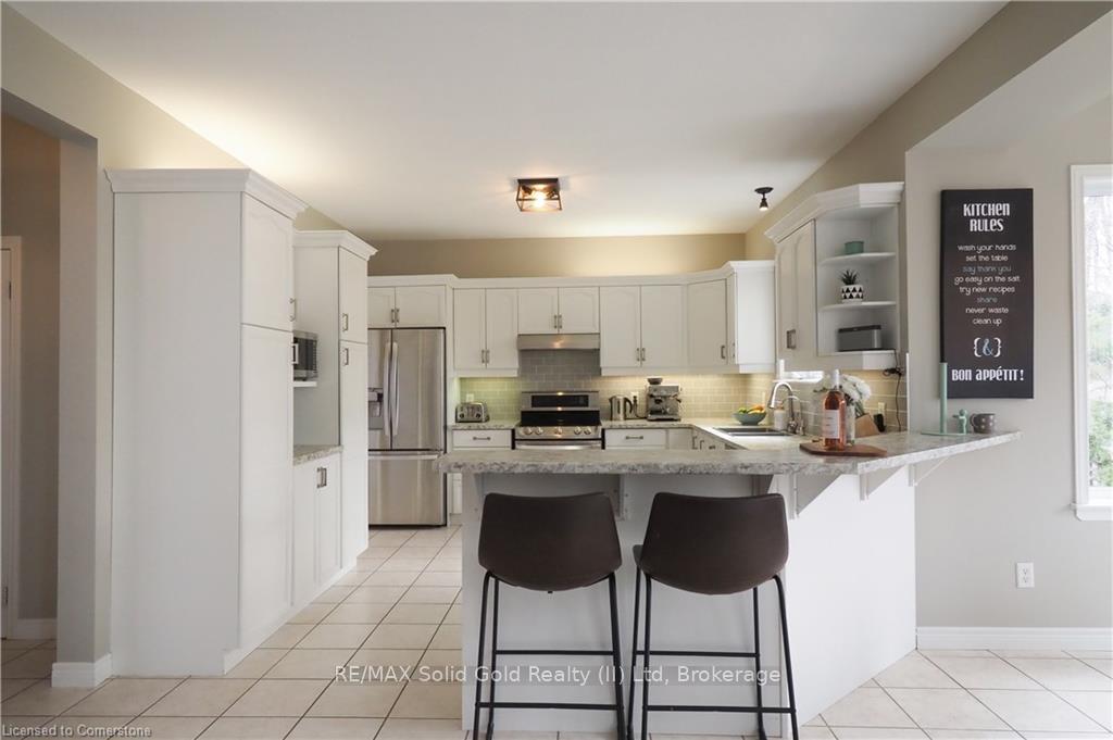 Photo 16 of 769 Chesapeake Drive, Waterloo — HOMEH