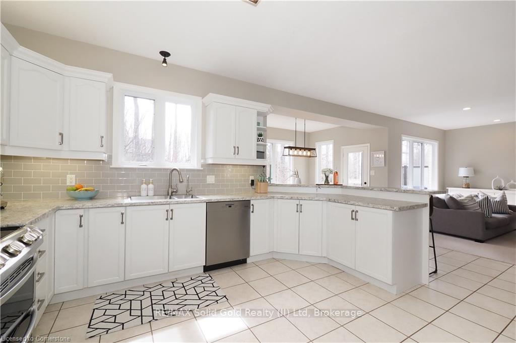 Photo 18 of 769 Chesapeake Drive, Waterloo — HOMEH