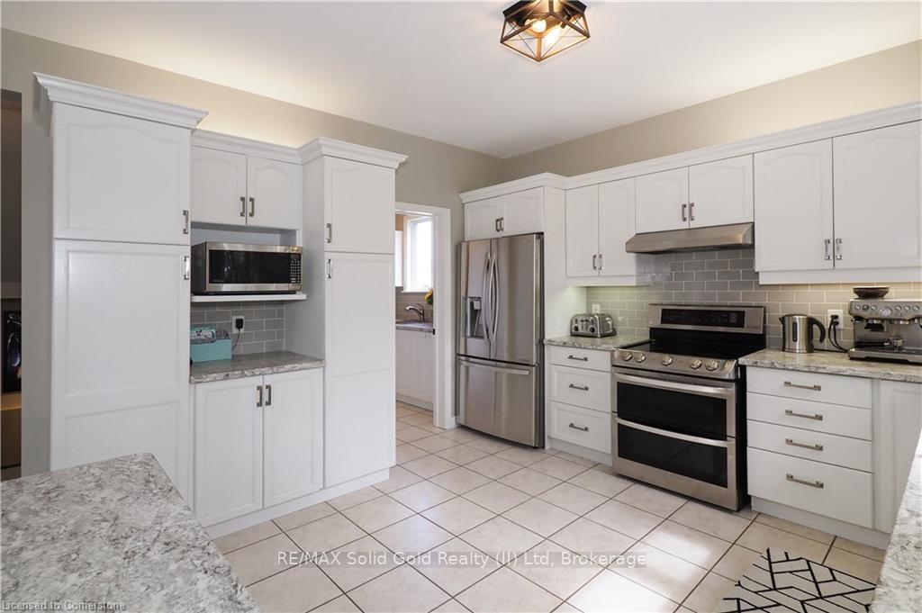 Photo 19 of 769 Chesapeake Drive, Waterloo — HOMEH