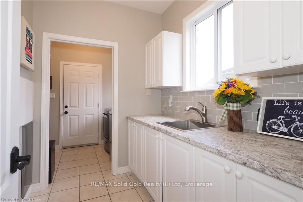 Photo 21 of 769 Chesapeake Drive, Waterloo — HOMEH