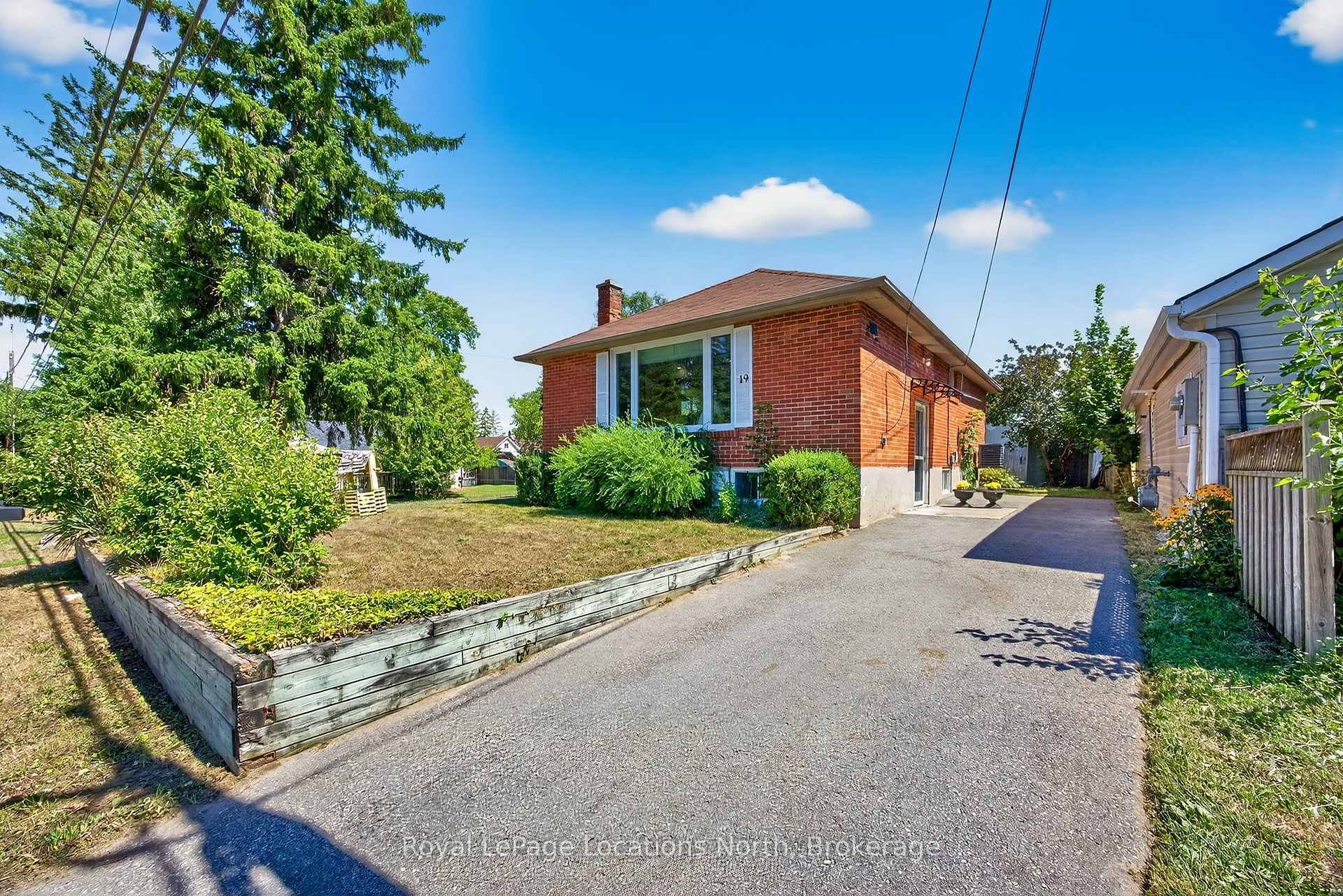 Photo 2 of 19 70th Street N, Wasaga Beach — HOMEH