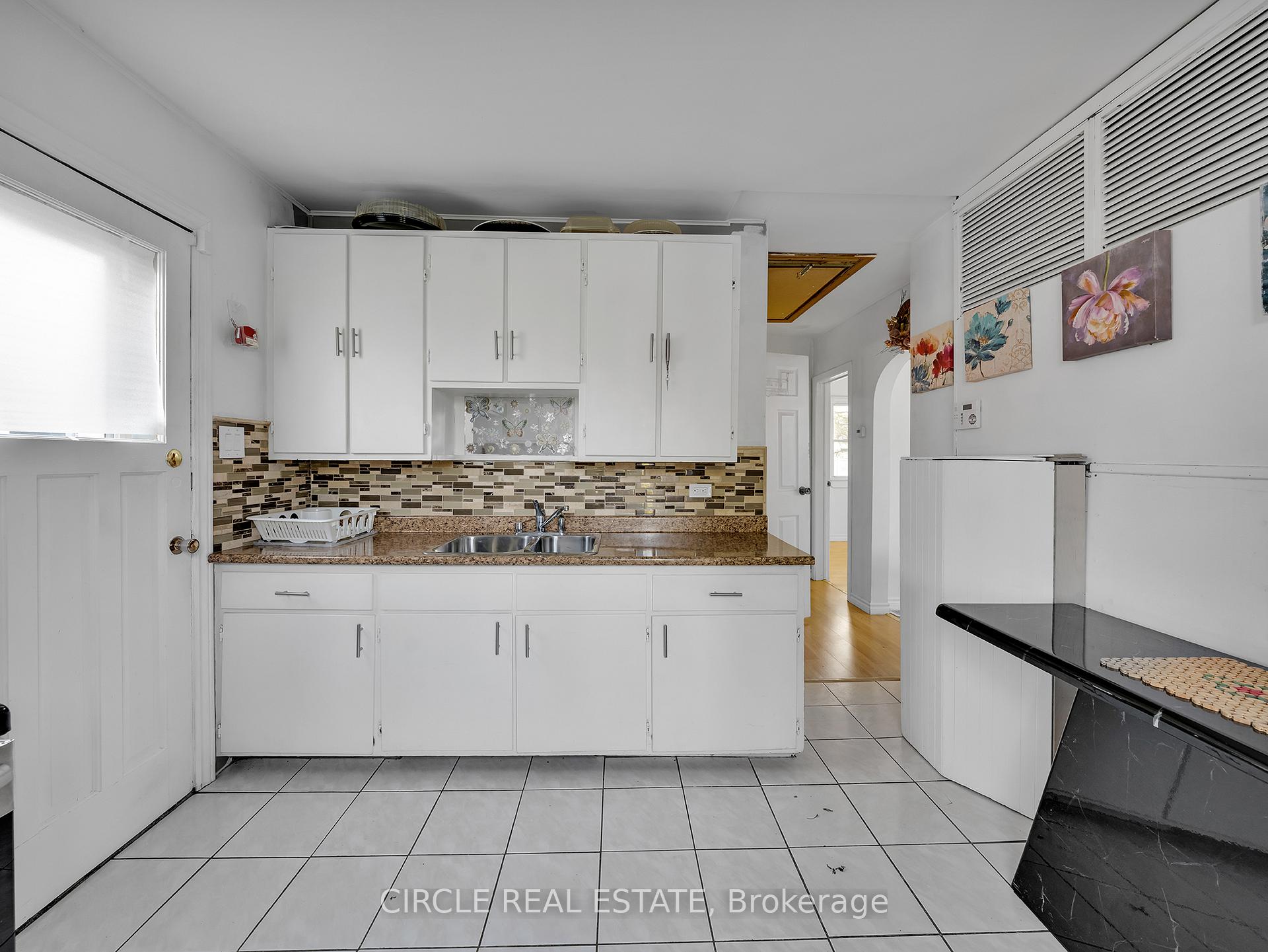 Photo 6 of 683 Stanley Street, Windsor — HOMEH