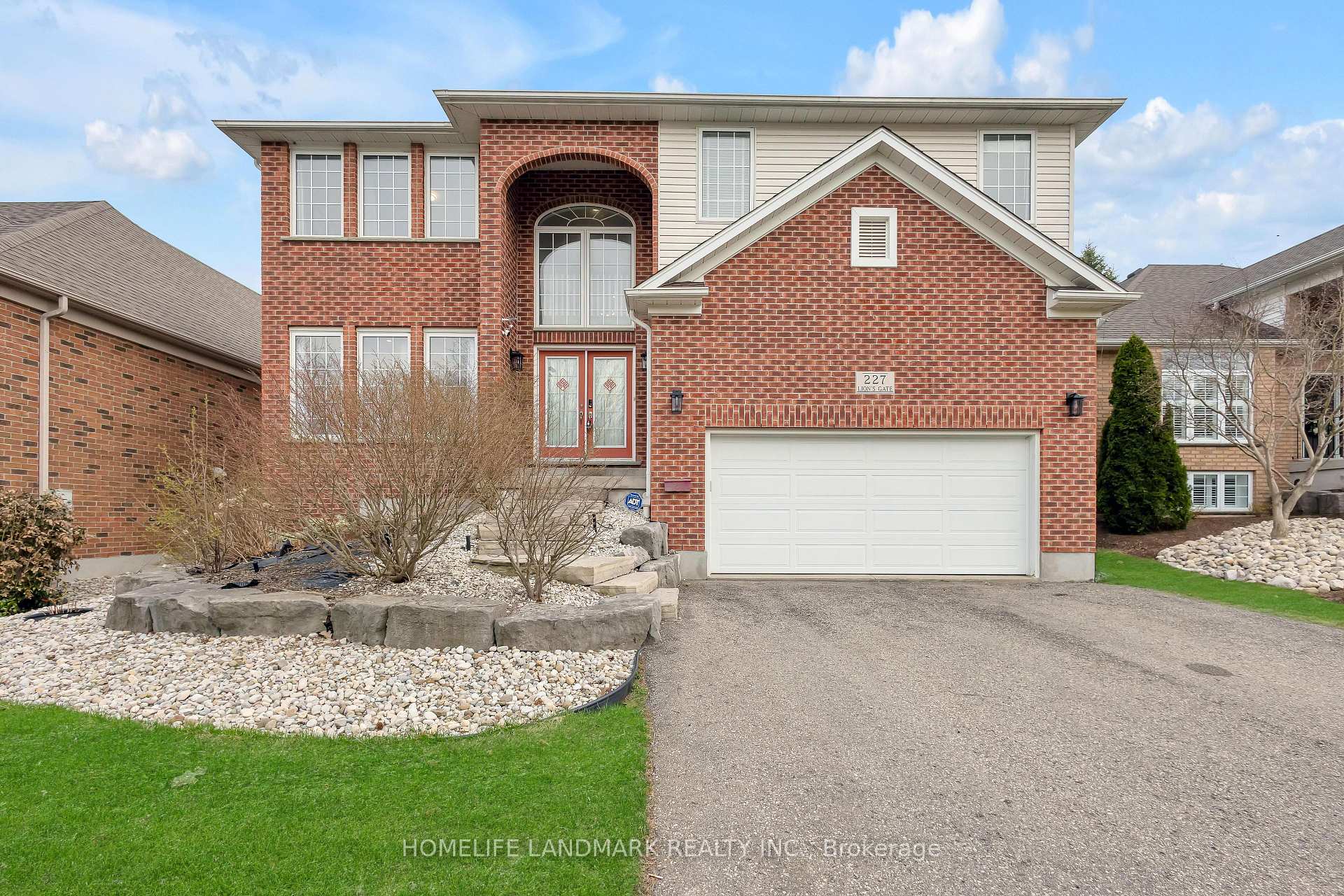 Photo 2 of 227 The Lions Gate, Waterloo — HOMEH
