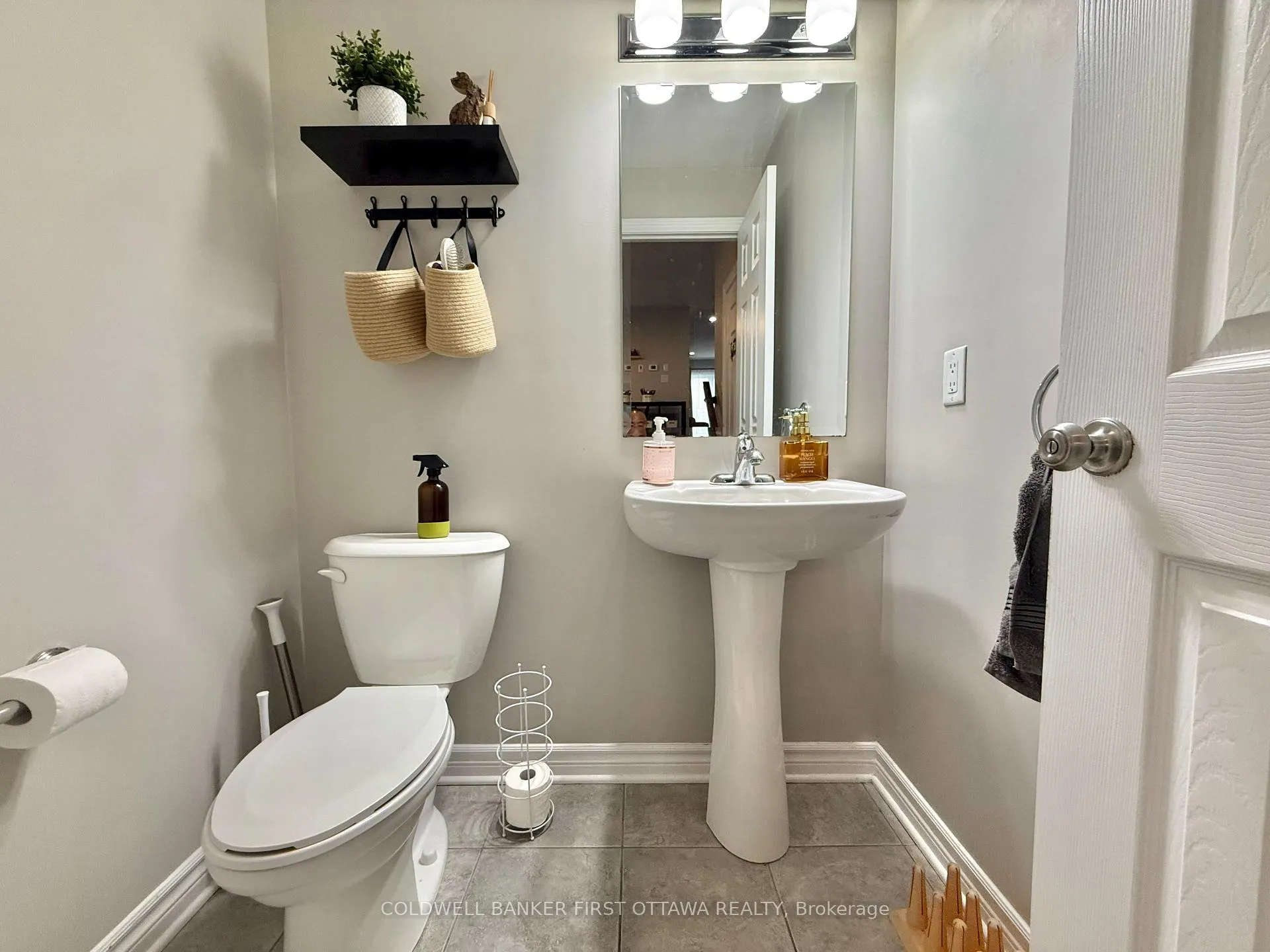 Photo 4 of 300 Tourmaline Crescent, Ottawa, Barrhaven - Strandherd — HOMEH