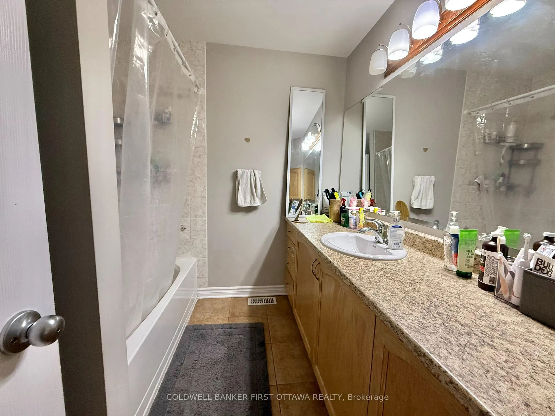 Photo 14 of 300 Tourmaline Crescent, Ottawa, Barrhaven - Strandherd — HOMEH
