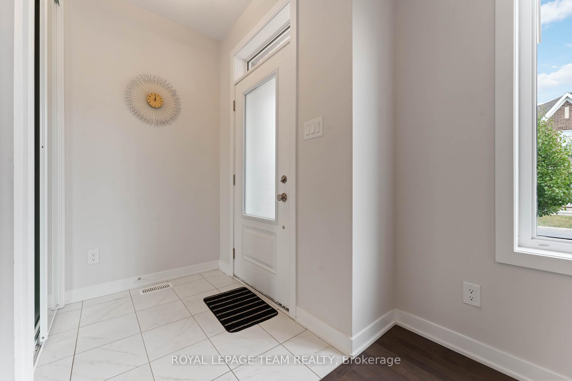 Photo 3 of 3040 Travertine Way, Ottawa, Barrhaven - Half Moon Bay — HOMEH