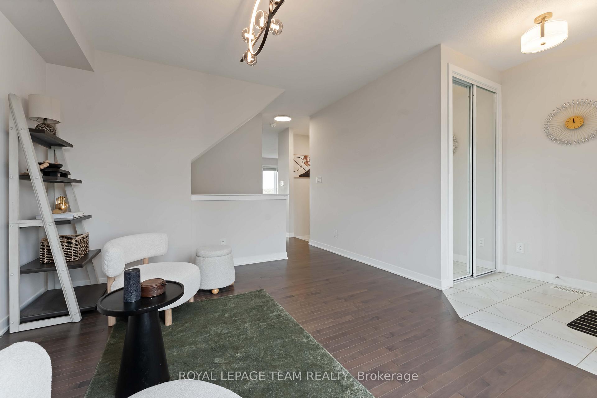 Photo 5 of 3040 Travertine Way, Ottawa, Barrhaven - Half Moon Bay — HOMEH