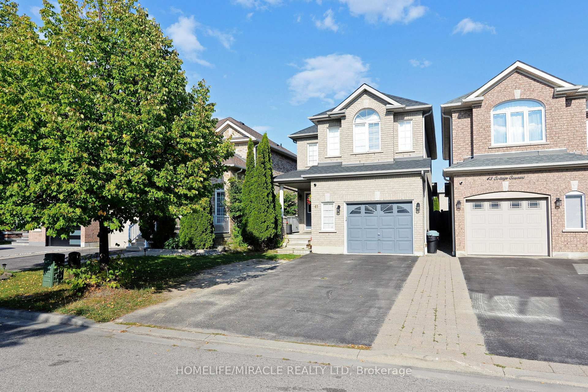 Photo 1 of 41 Cottage Crescent, Whitby, Rolling Acres — HOMEH