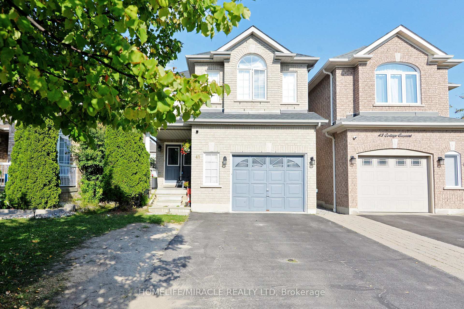 Photo 2 of 41 Cottage Crescent, Whitby, Rolling Acres — HOMEH