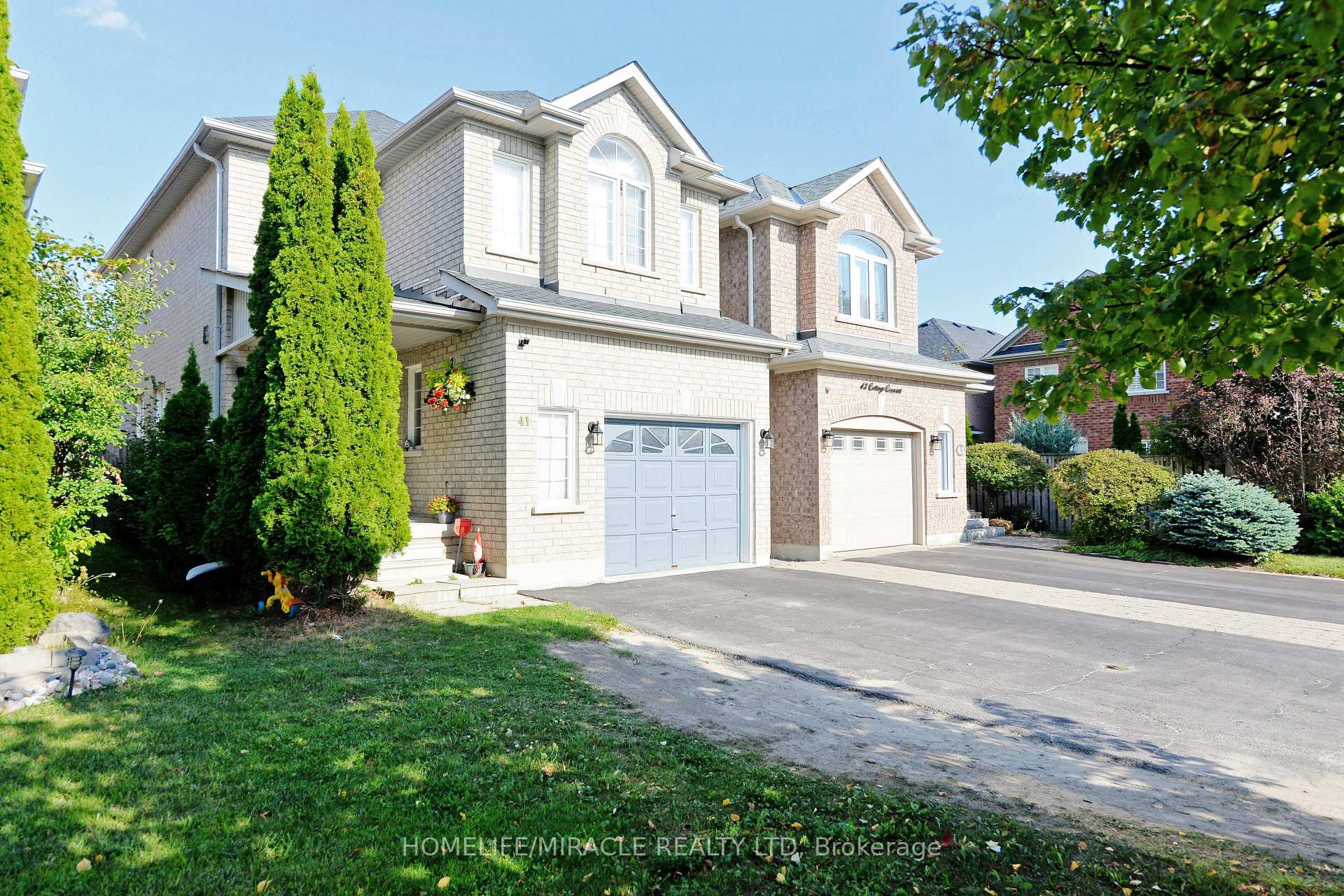 Photo 3 of 41 Cottage Crescent, Whitby, Rolling Acres — HOMEH