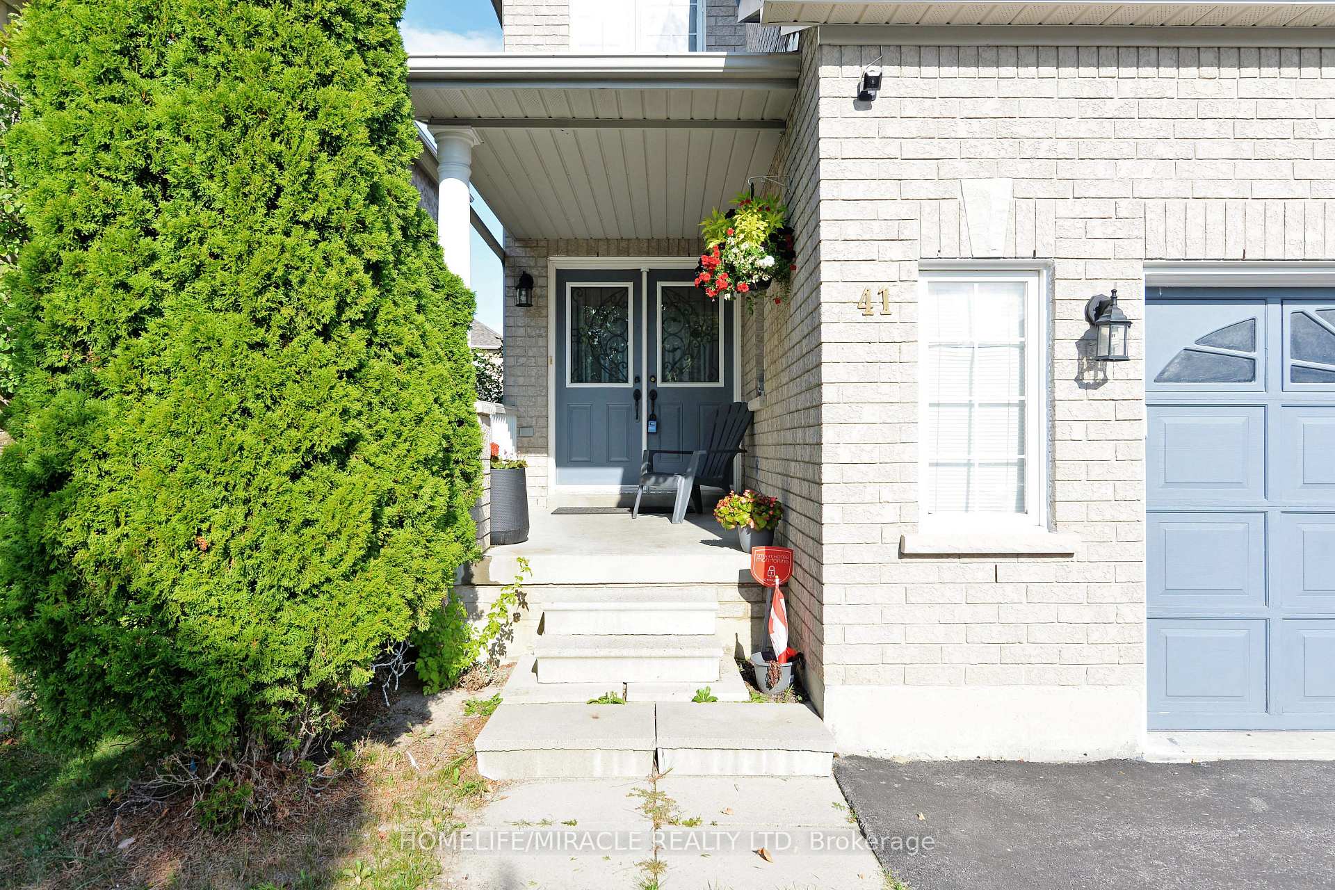 Photo 4 of 41 Cottage Crescent, Whitby, Rolling Acres — HOMEH