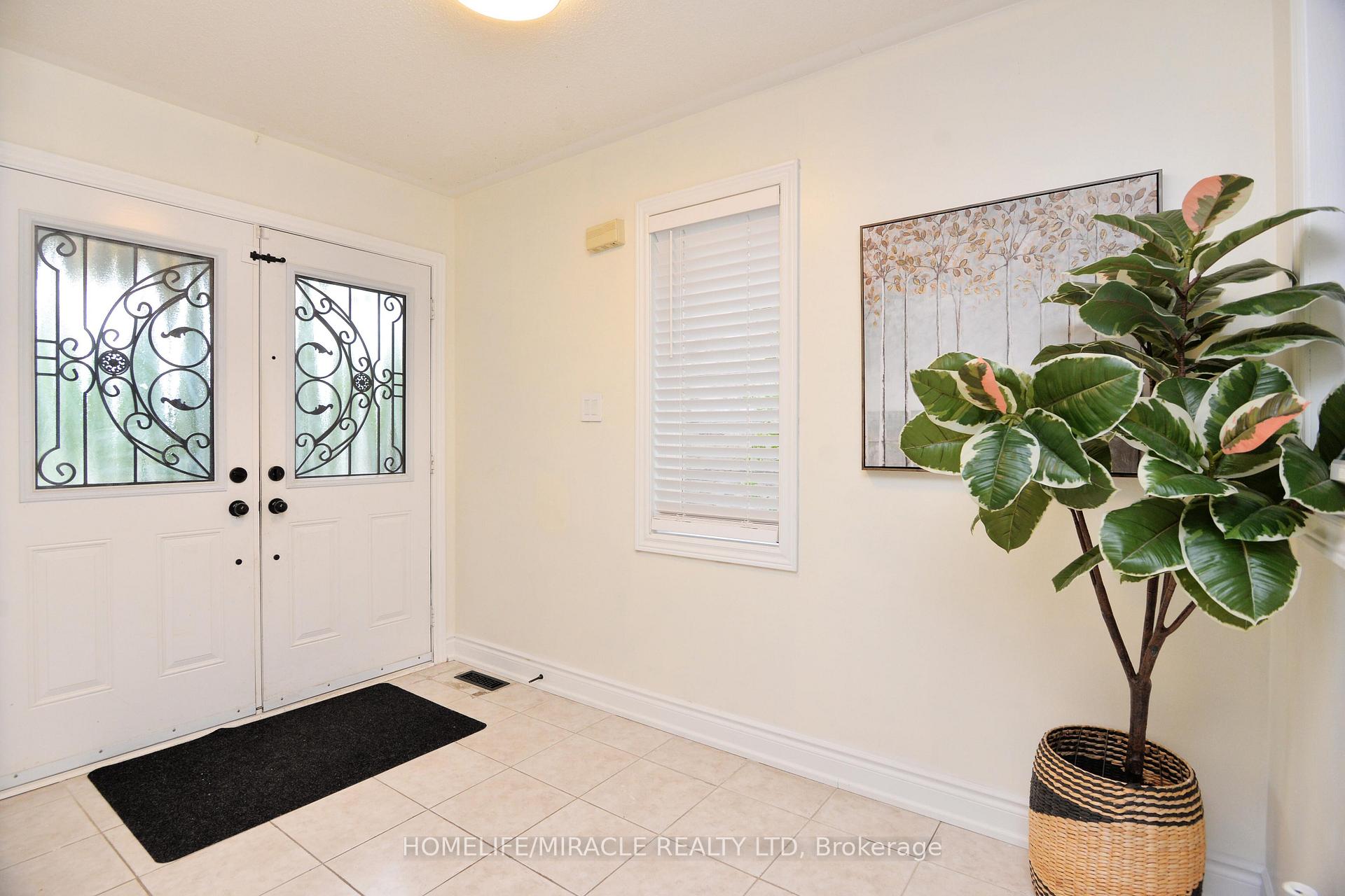 Photo 8 of 41 Cottage Crescent, Whitby, Rolling Acres — HOMEH