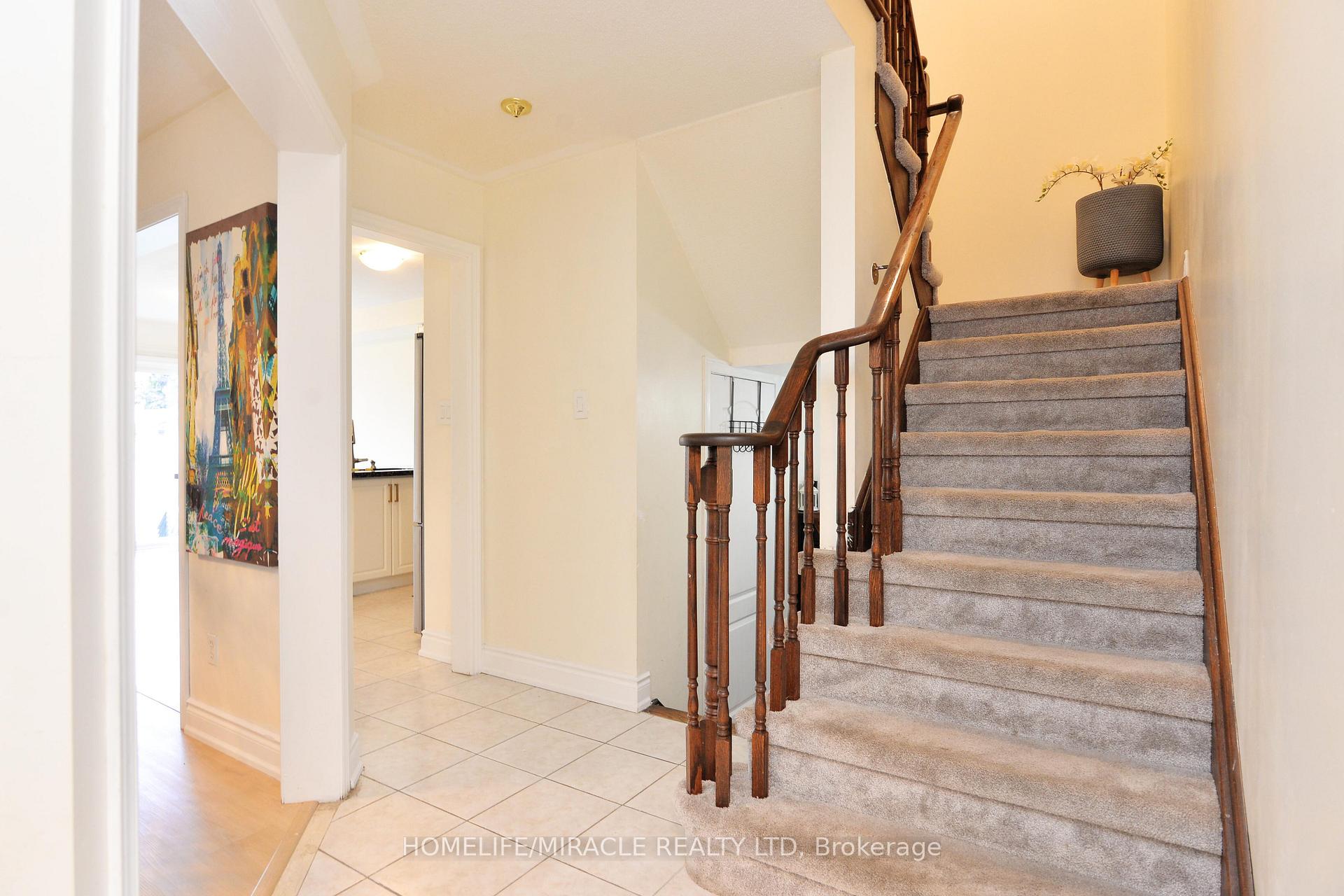 Photo 10 of 41 Cottage Crescent, Whitby, Rolling Acres — HOMEH