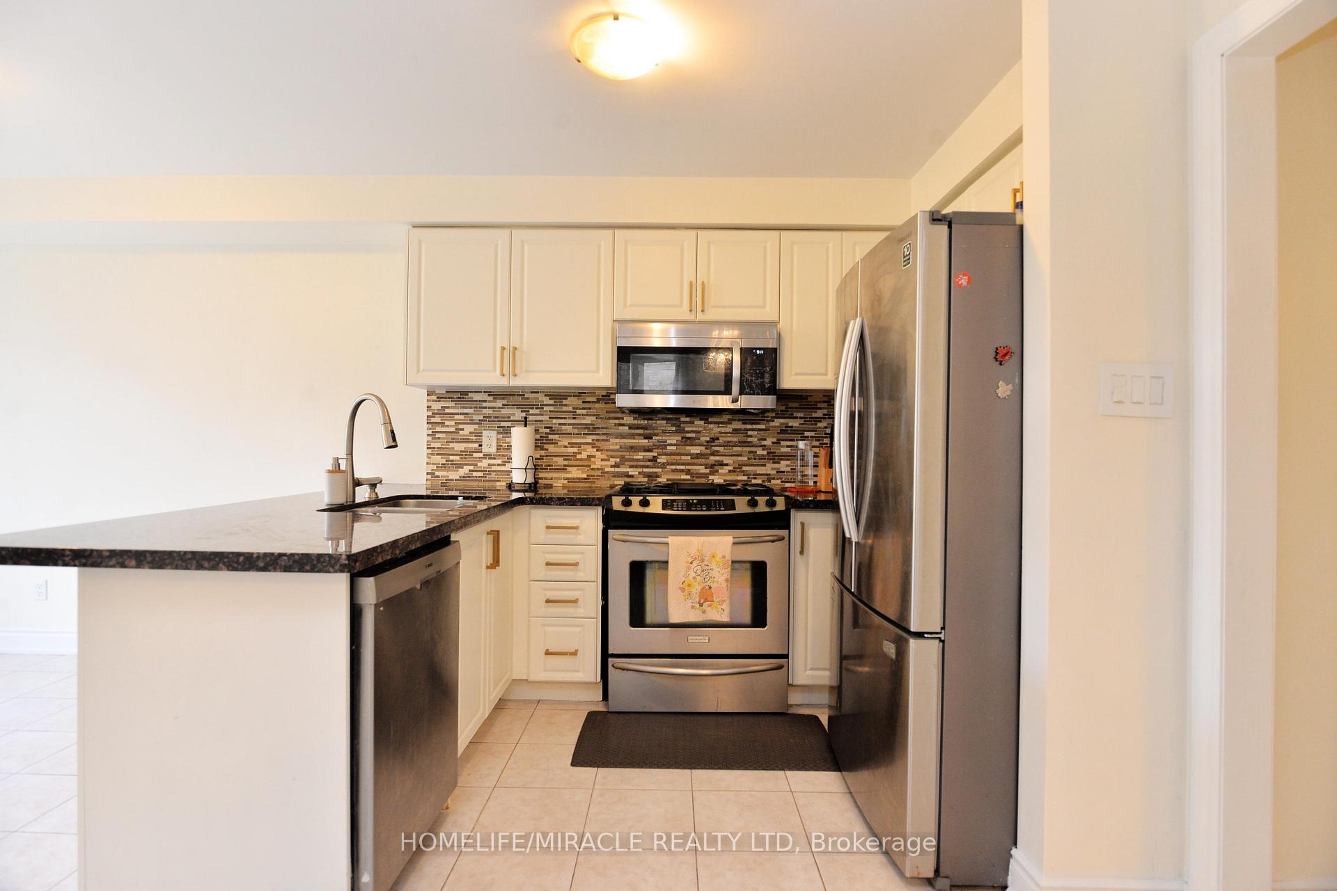 Photo 15 of 41 Cottage Crescent, Whitby, Rolling Acres — HOMEH