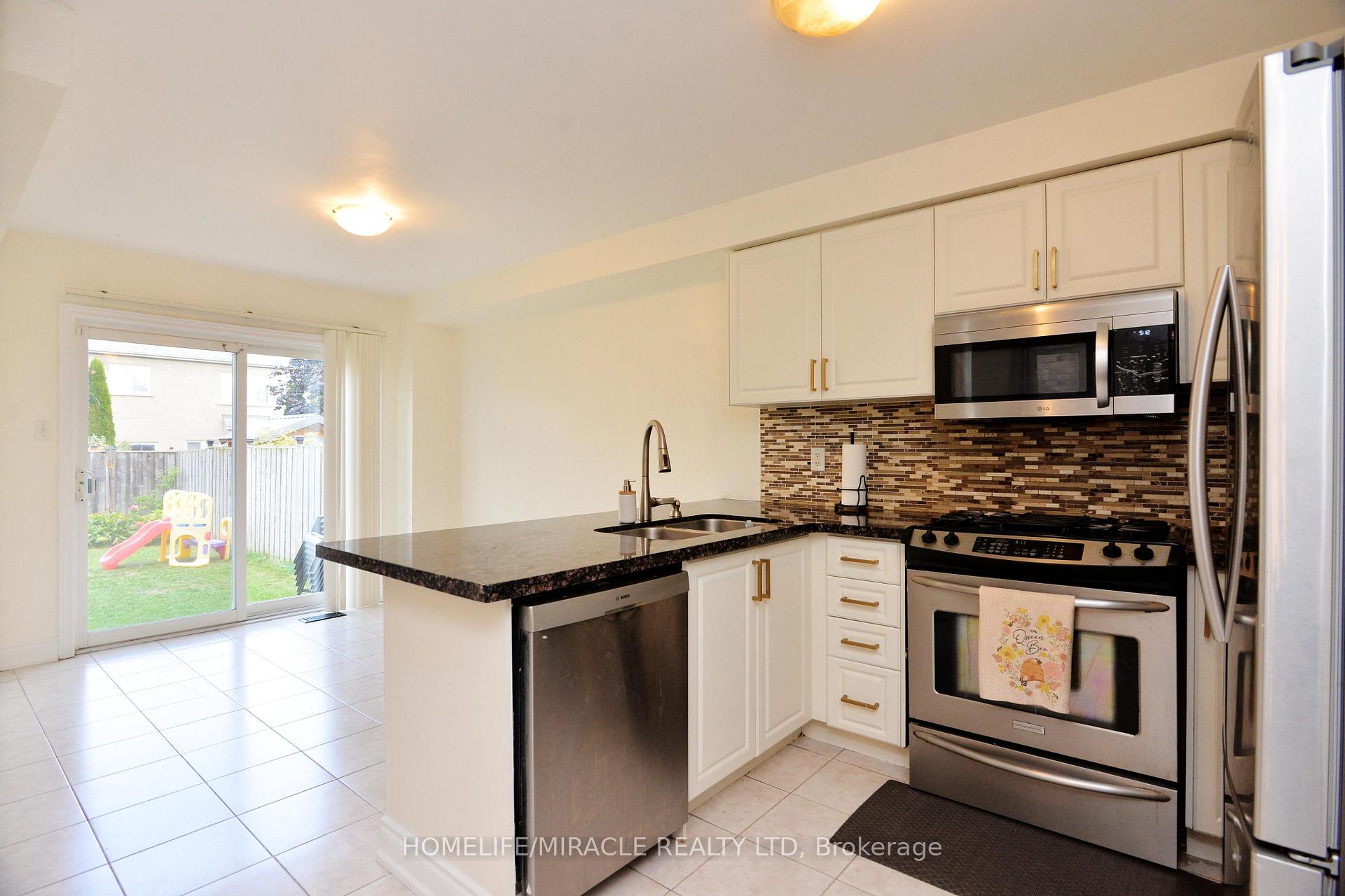 Photo 16 of 41 Cottage Crescent, Whitby, Rolling Acres — HOMEH