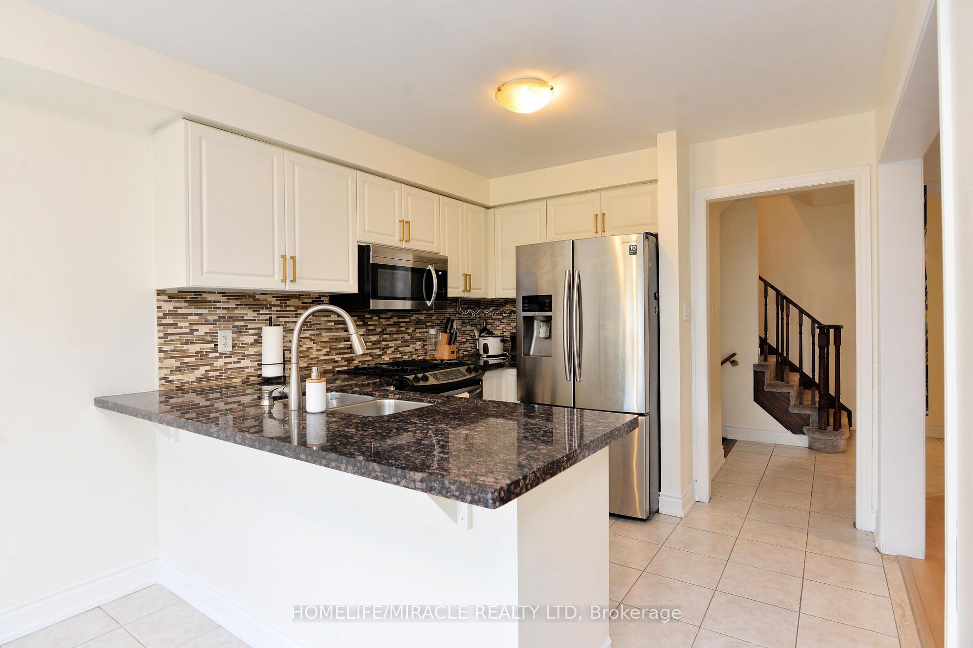 Photo 17 of 41 Cottage Crescent, Whitby, Rolling Acres — HOMEH