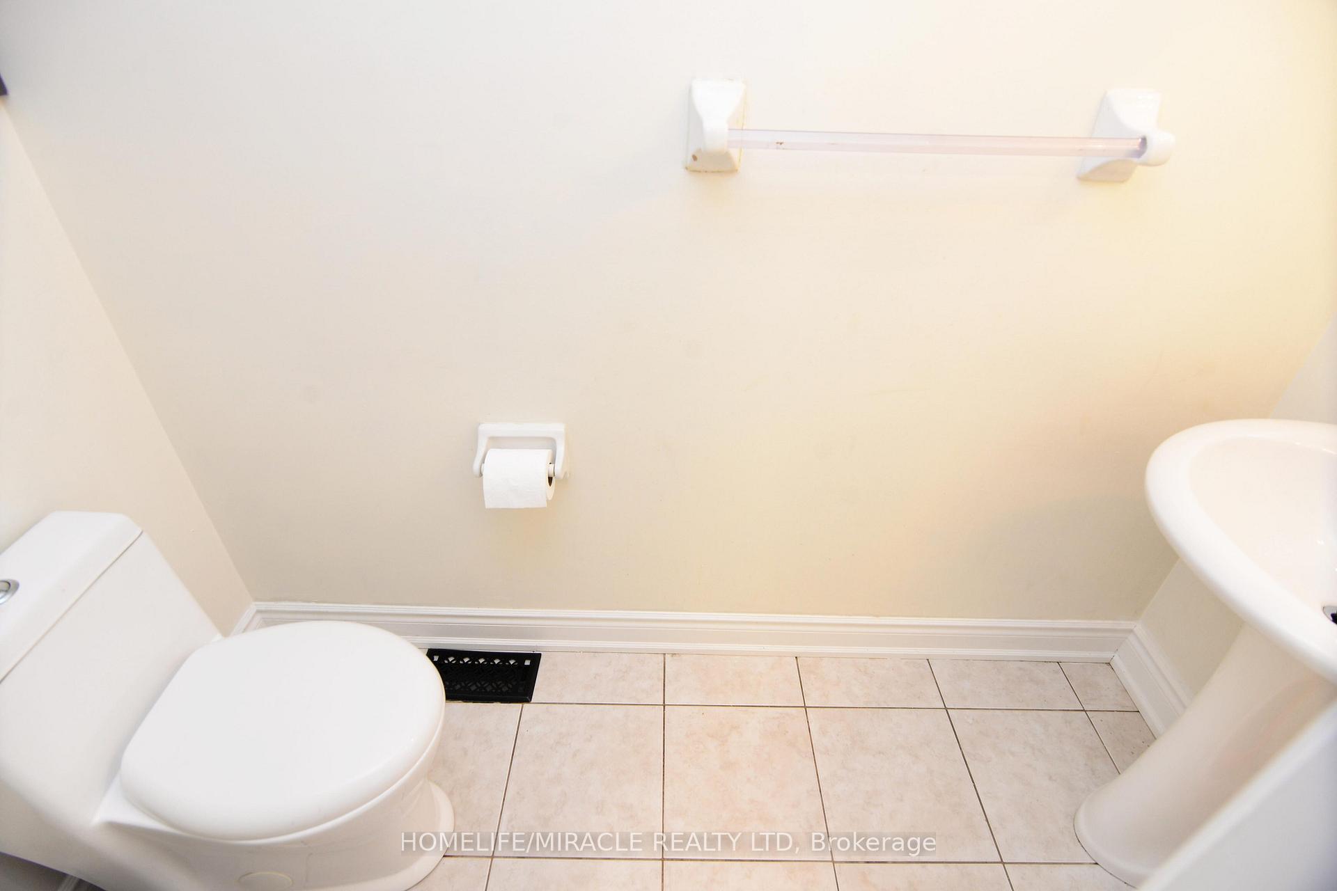 Photo 24 of 41 Cottage Crescent, Whitby, Rolling Acres — HOMEH