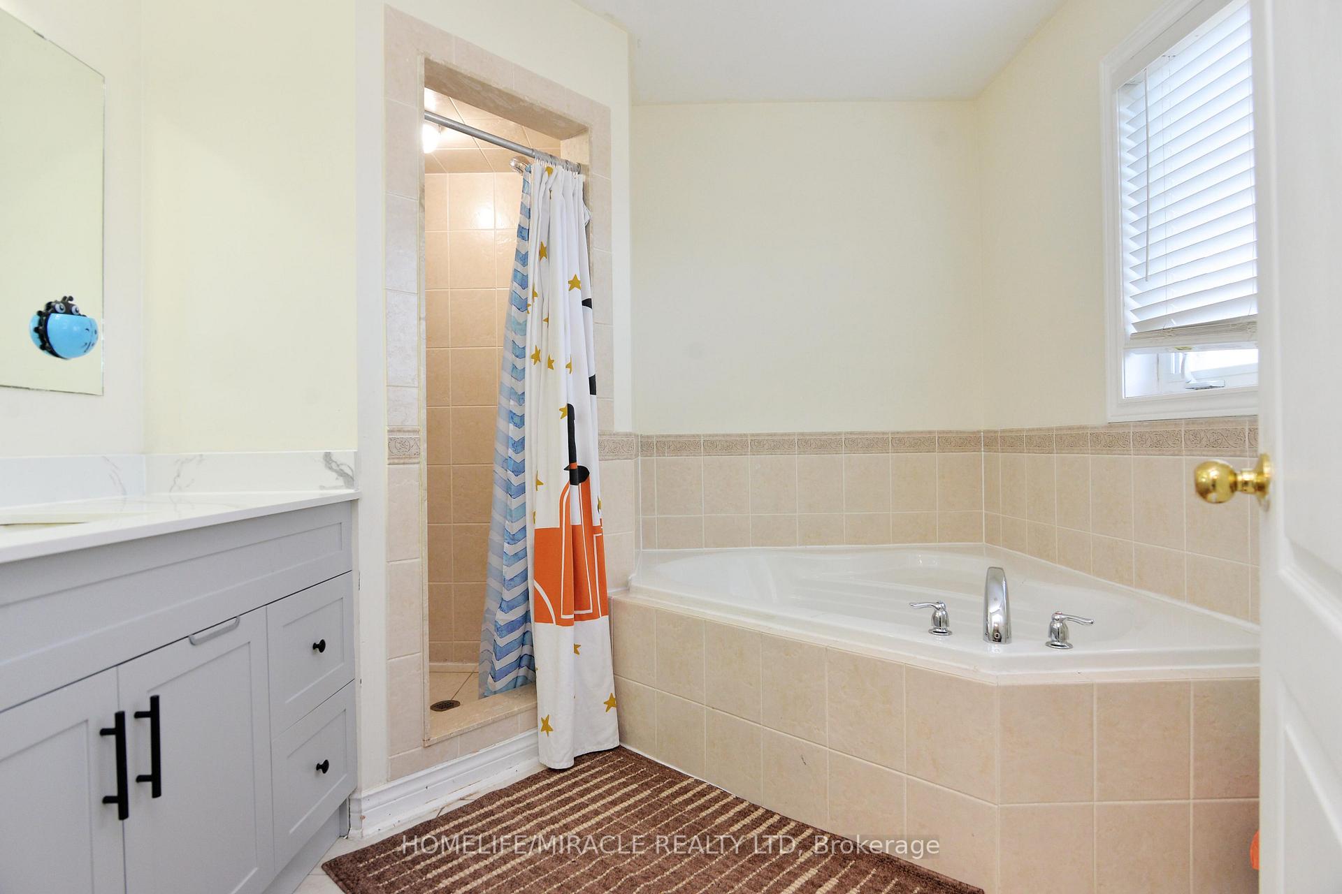 Photo 32 of 41 Cottage Crescent, Whitby, Rolling Acres — HOMEH