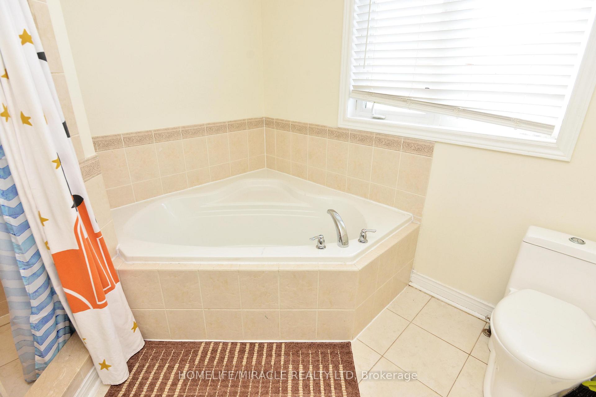 Photo 33 of 41 Cottage Crescent, Whitby, Rolling Acres — HOMEH