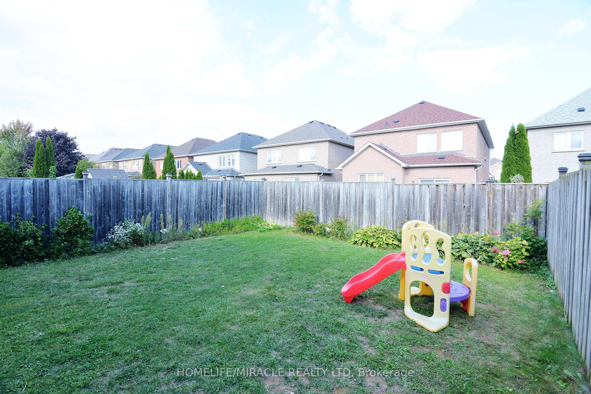 Photo 45 of 41 Cottage Crescent, Whitby, Rolling Acres — HOMEH