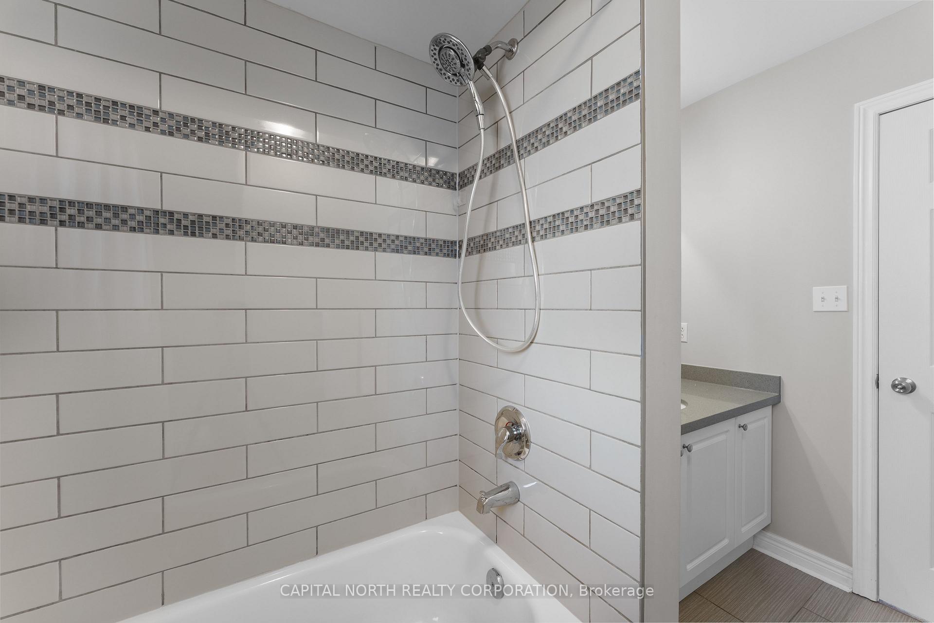 Photo 4 of 127 Baycliffe Drive, Whitby, Williamsburg — HOMEH