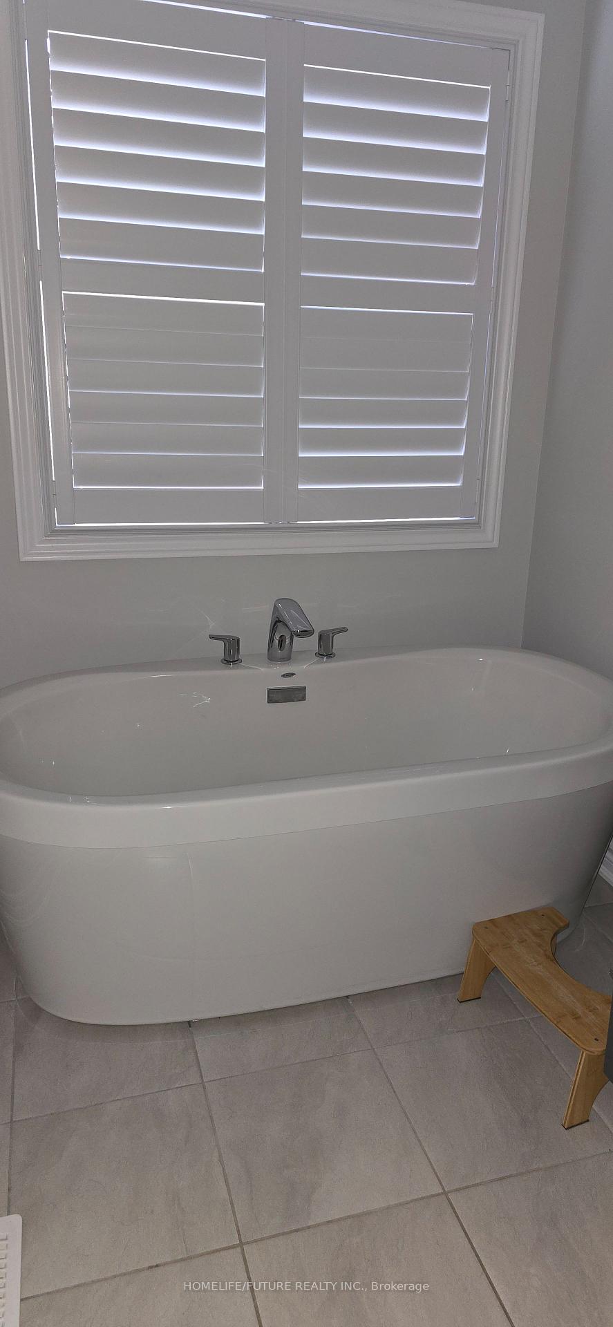 Photo 13 of 41 Sutcliffe Drive, Whitby, Rolling Acres — HOMEH