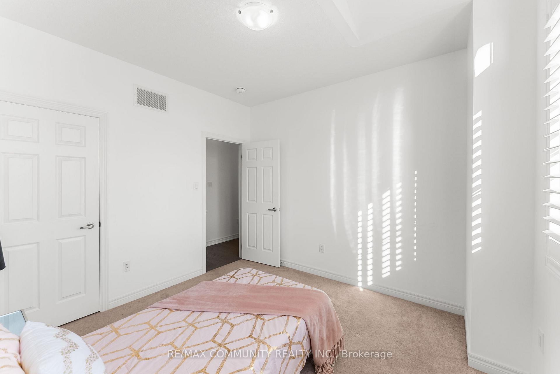Photo 35 of 169 Auckland Drive, Whitby, Rural Whitby — HOMEH