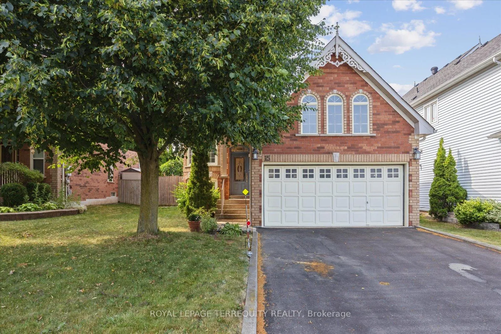 Photo 1 of 15 Waring Avenue, Whitby, Brooklin — HOMEH
