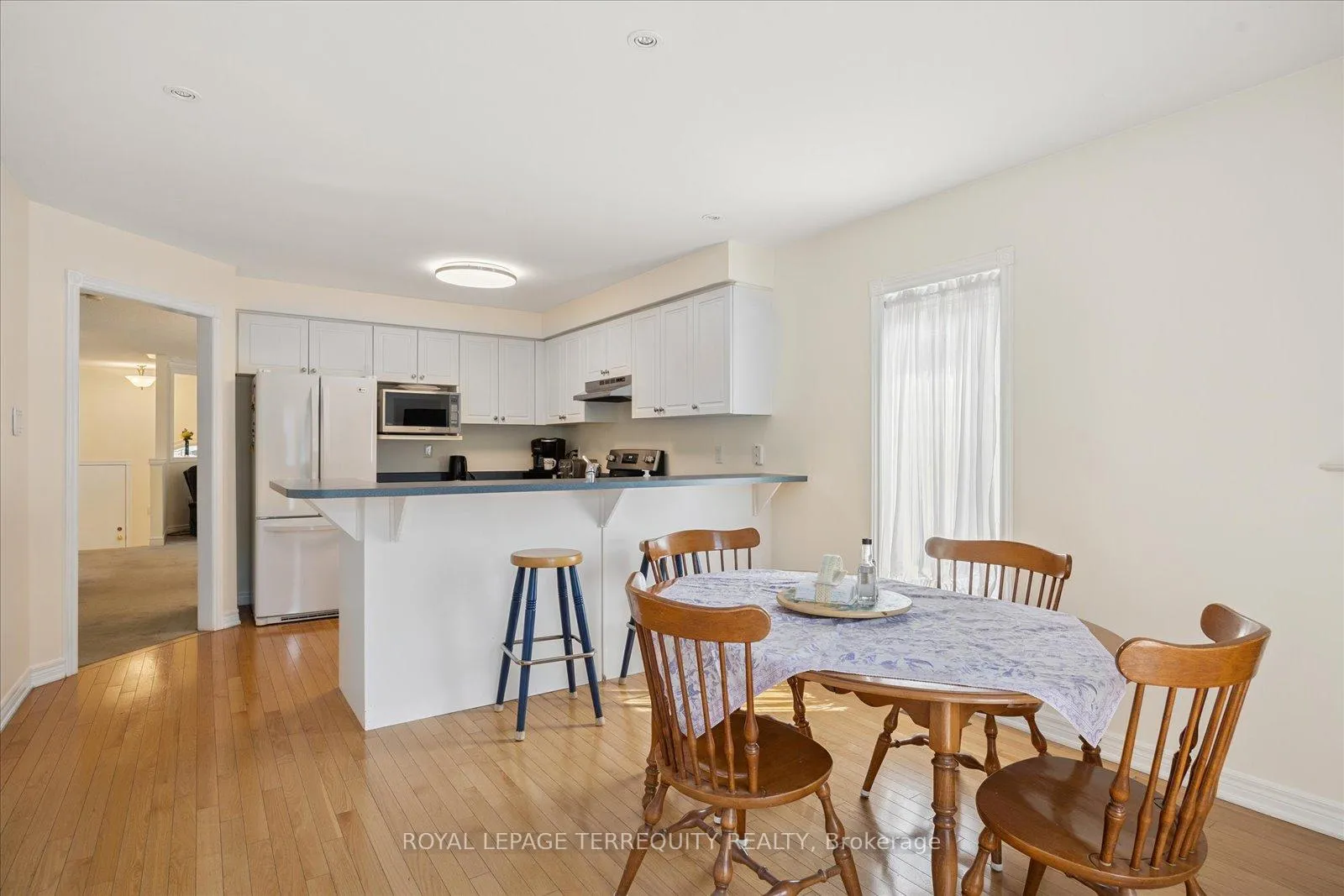Photo 9 of 15 Waring Avenue, Whitby, Brooklin — HOMEH