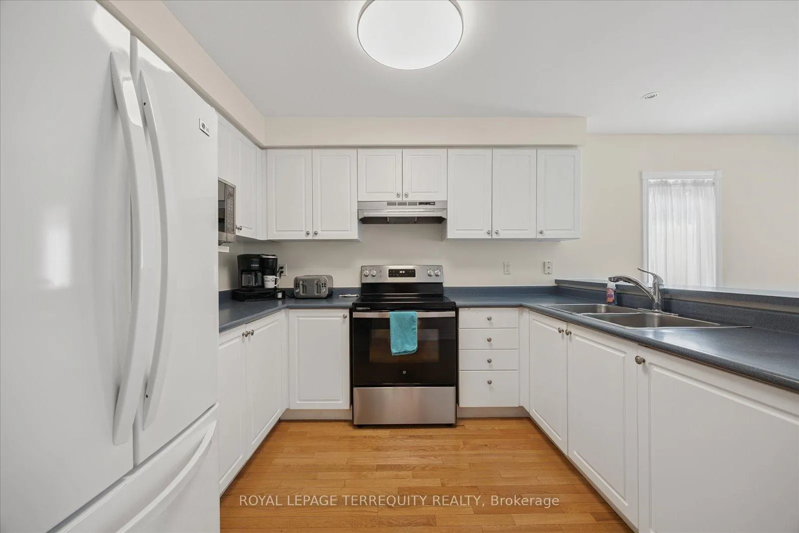 Photo 11 of 15 Waring Avenue, Whitby, Brooklin — HOMEH