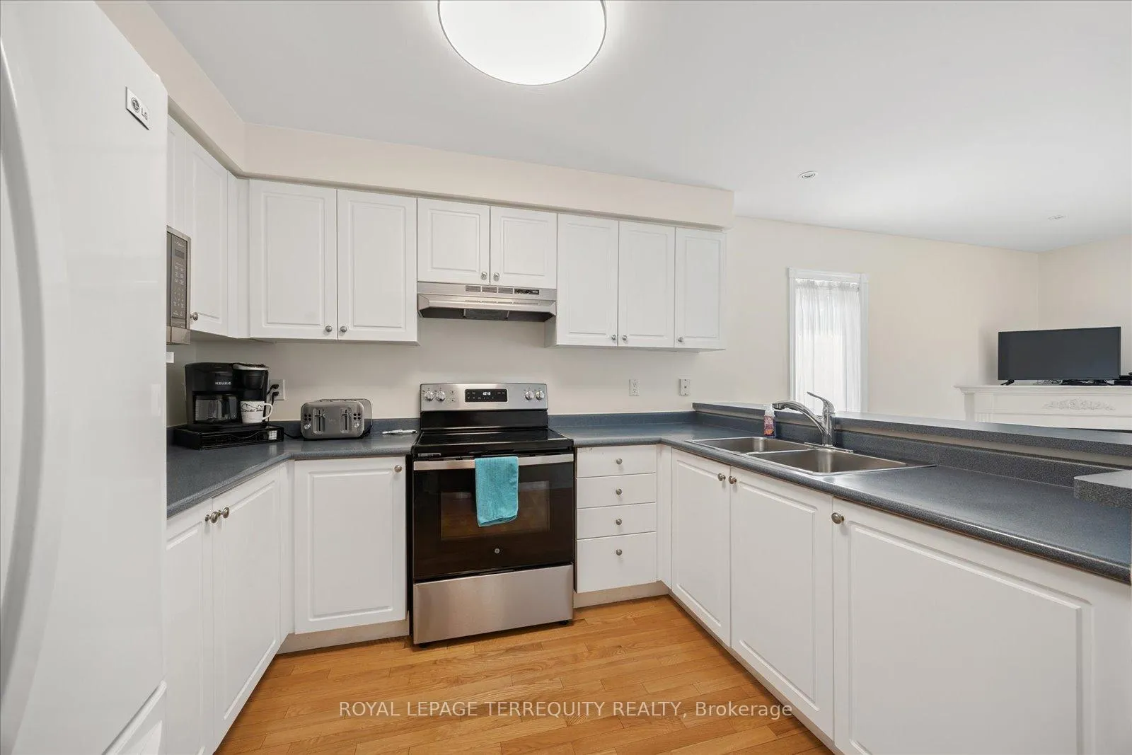 Photo 12 of 15 Waring Avenue, Whitby, Brooklin — HOMEH