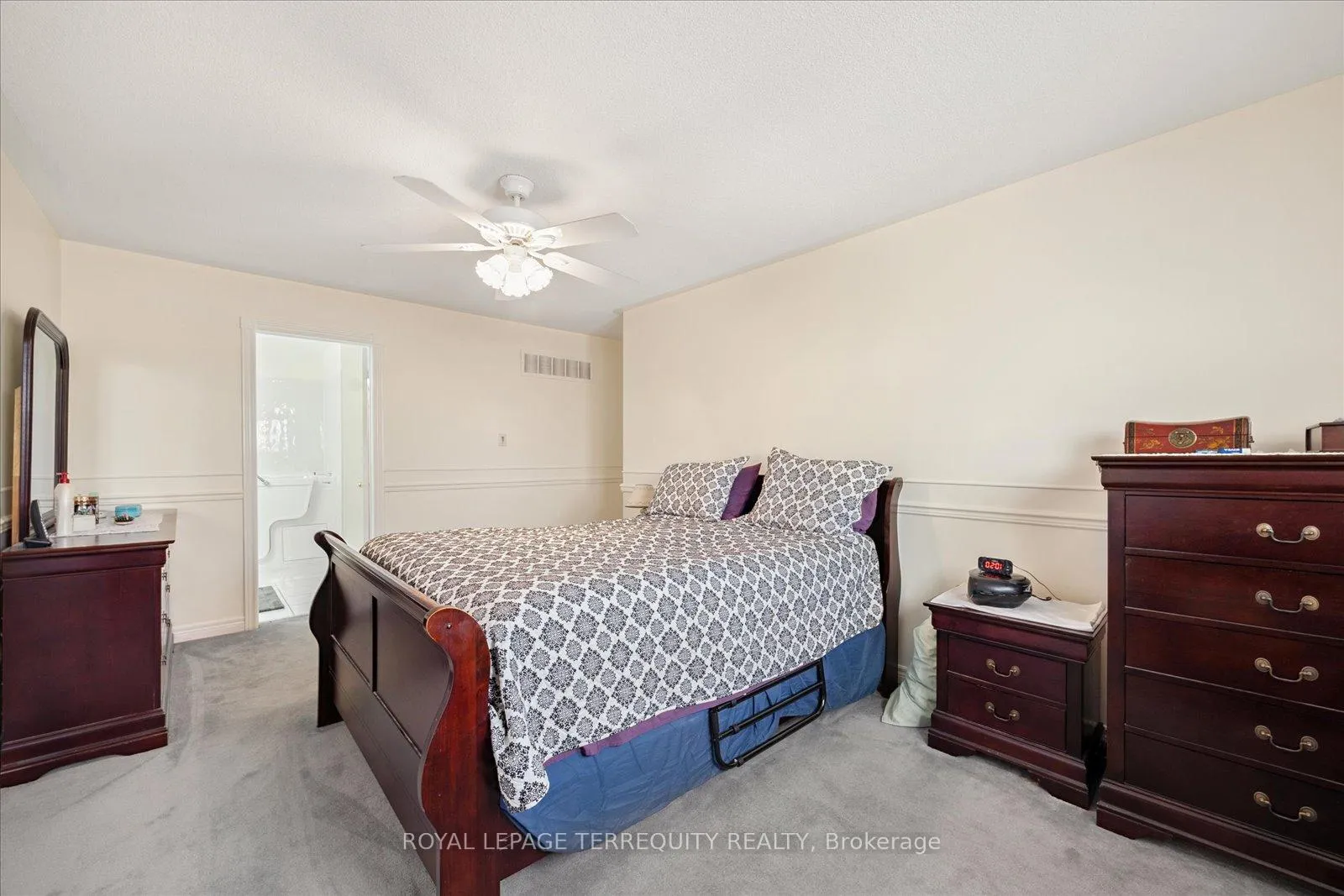 Photo 17 of 15 Waring Avenue, Whitby, Brooklin — HOMEH