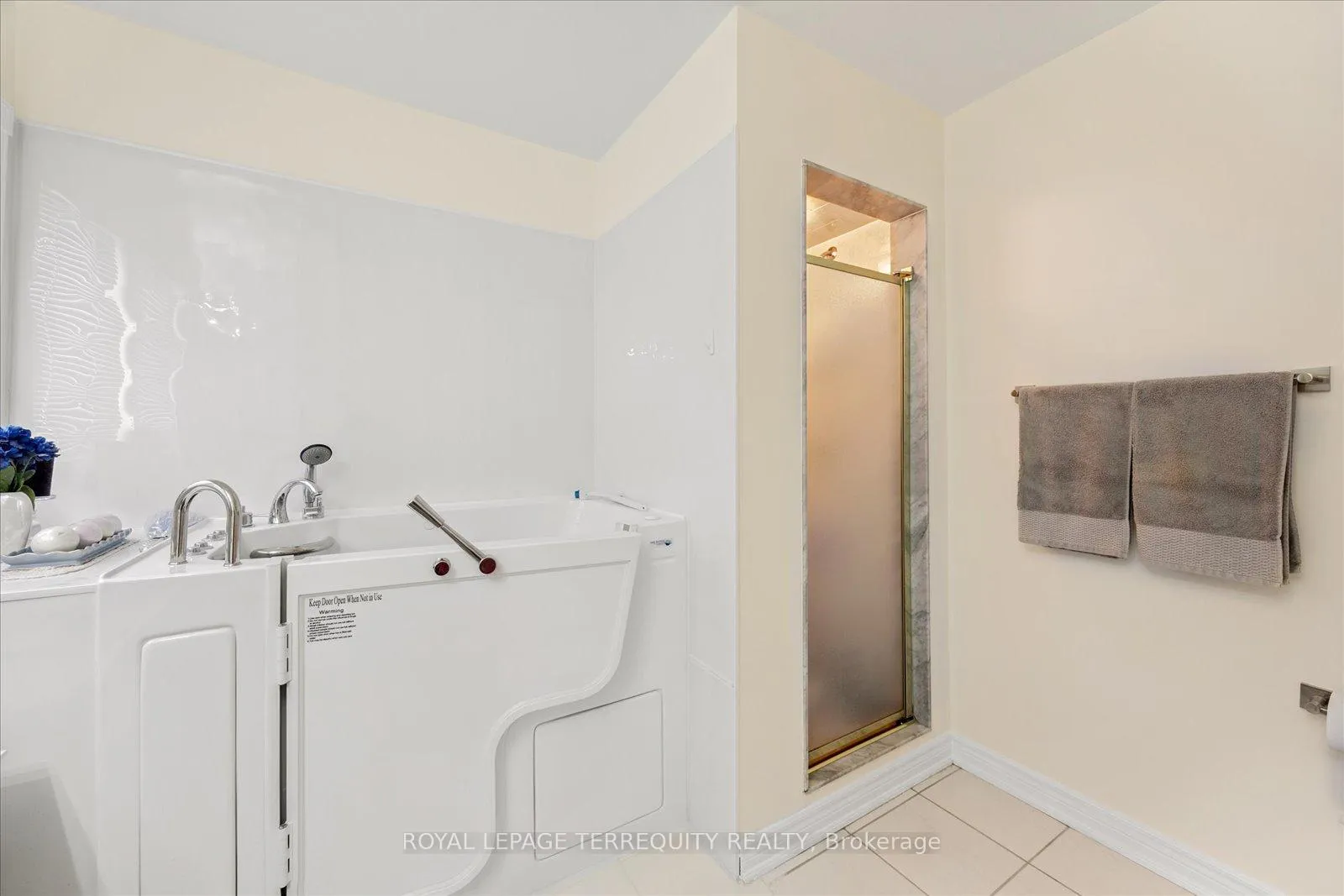Photo 19 of 15 Waring Avenue, Whitby, Brooklin — HOMEH