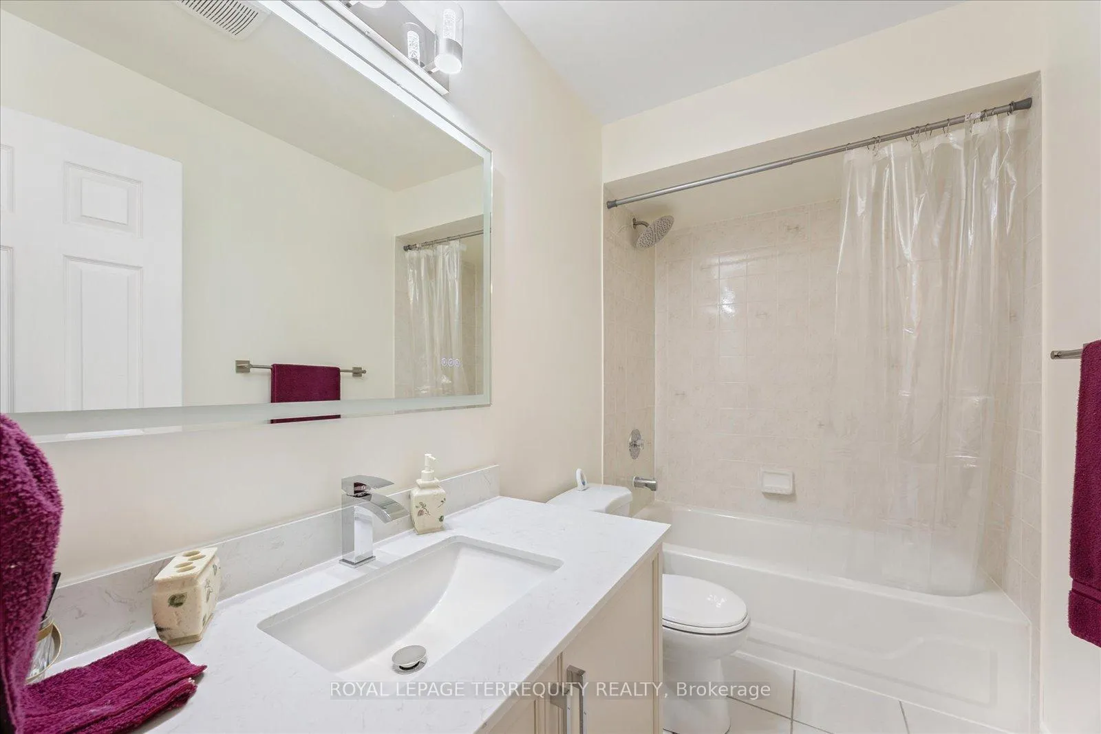 Photo 22 of 15 Waring Avenue, Whitby, Brooklin — HOMEH